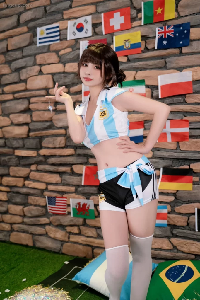 Coser 爆机少女喵小吉 x 金鱼kinngyo - 足球宝贝 20 Coser Nekokoyoshi x kinngyo 02 imgcup.com 09