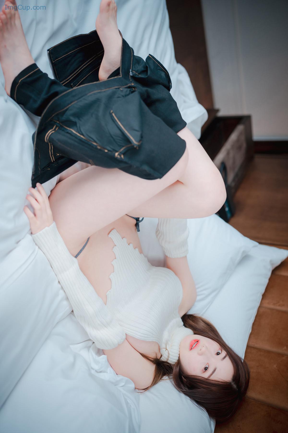 1720157595_562_Kim-Ji-Won-김지원-DJAWA-Knit-Denim-Set02.jpg 1720157595 562 Kim Ji Won 김지원 DJAWA Knit Denim Set02