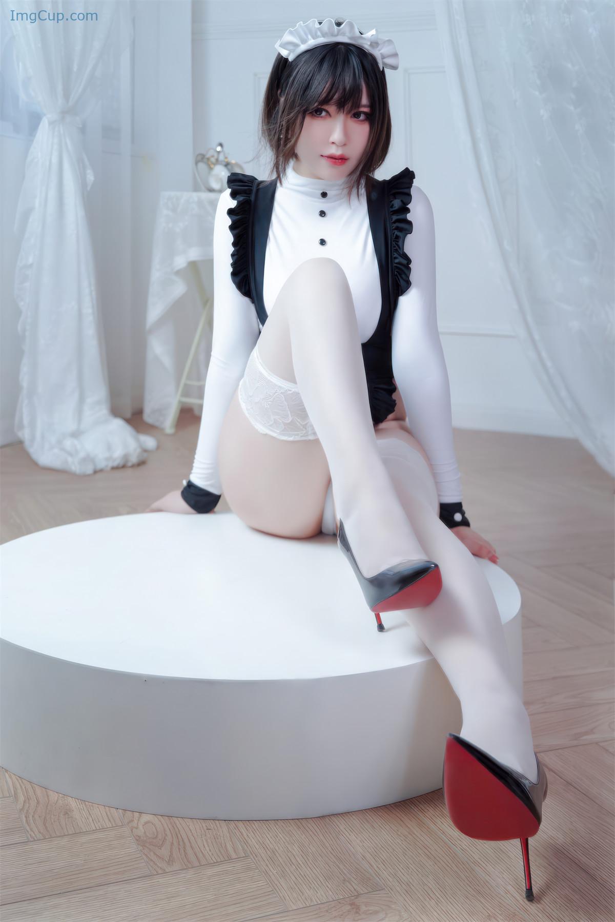 1721961683_242_Cosplay-半半子Banbanko-纯白女仆.jpg 1721961683 242 Cosplay 半半子Banbanko 纯白女仆