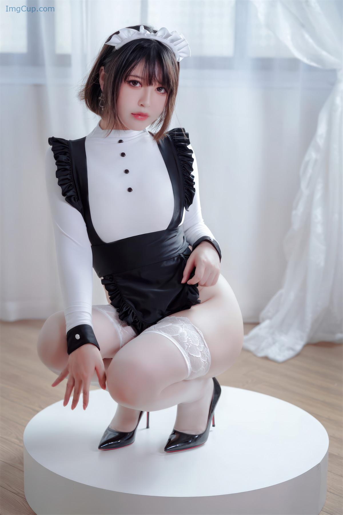 1721961688_951_Cosplay-半半子Banbanko-纯白女仆.jpg 1721961688 951 Cosplay 半半子Banbanko 纯白女仆