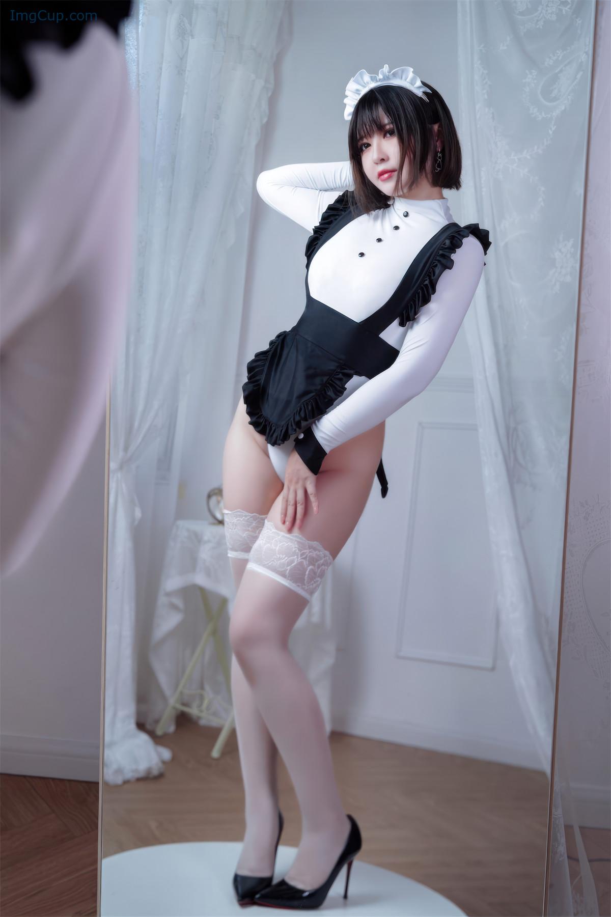 1721961700_359_Cosplay-半半子Banbanko-纯白女仆.jpg 1721961700 359 Cosplay 半半子Banbanko 纯白女仆