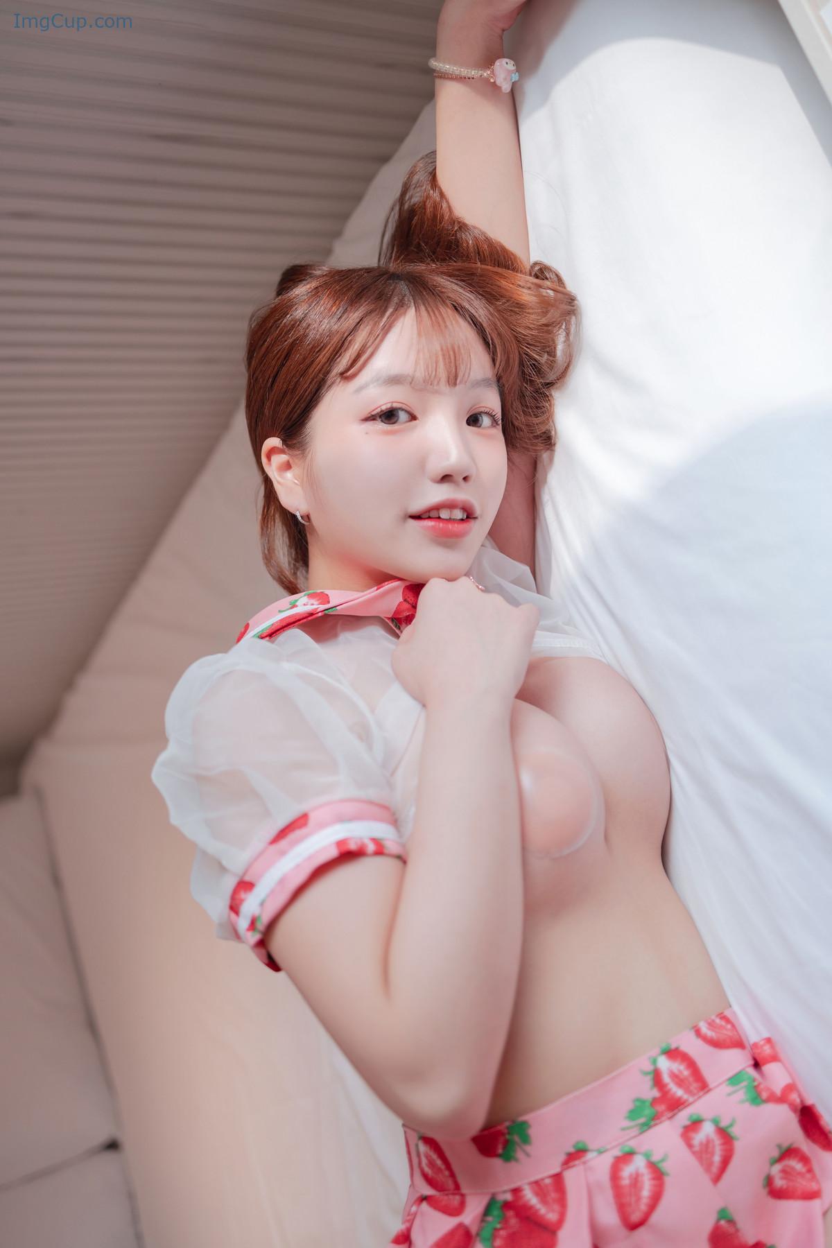 1722293502_903_Yoonvely-윤블리-Photobook-Strawberry-Lingerie-Set01.jpg 1722293502 903 Yoonvely 윤블리 Photobook Strawberry Lingerie Set01