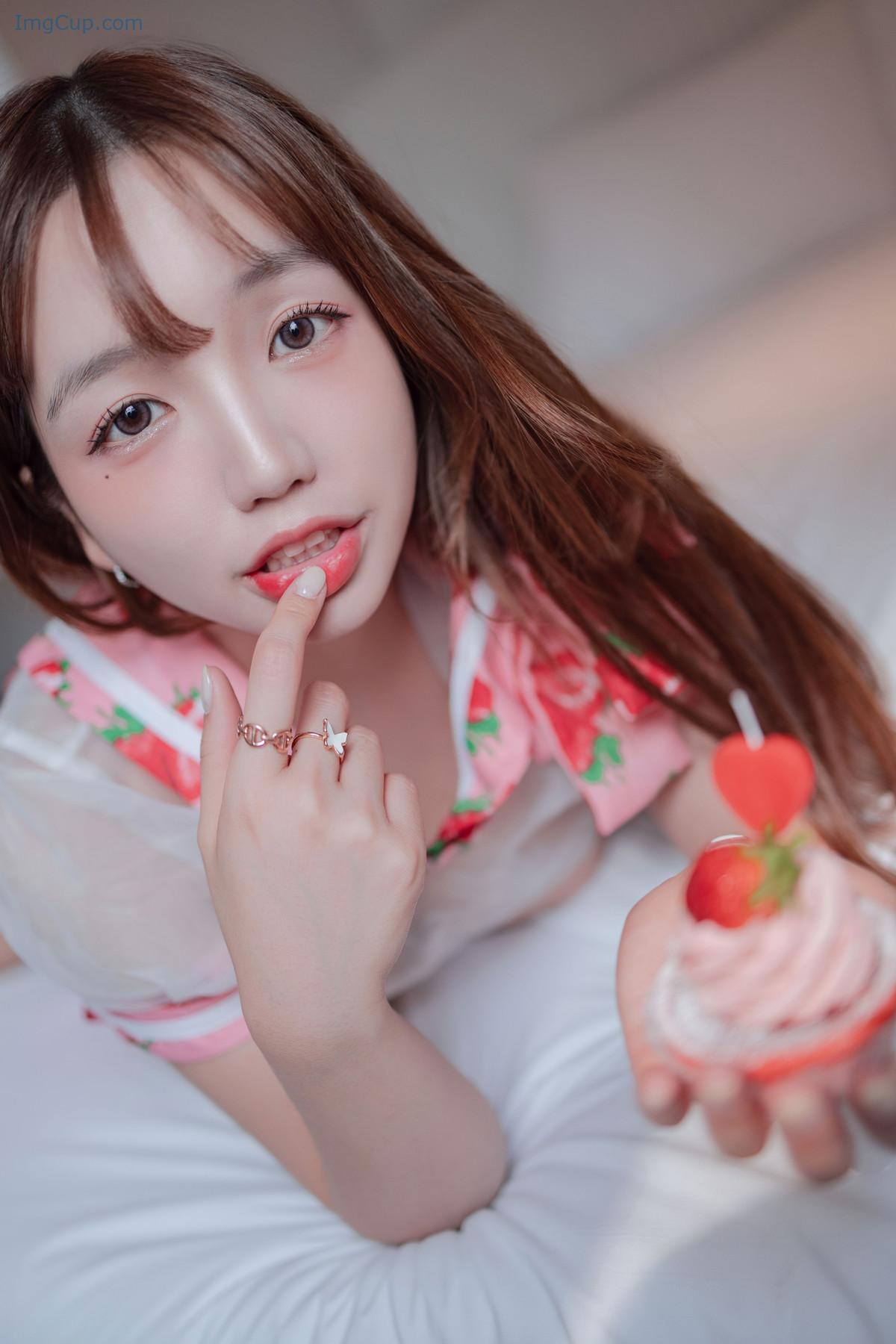 1722293504_732_Yoonvely-윤블리-Photobook-Strawberry-Lingerie-Set01.jpg 1722293504 732 Yoonvely 윤블리 Photobook Strawberry Lingerie Set01