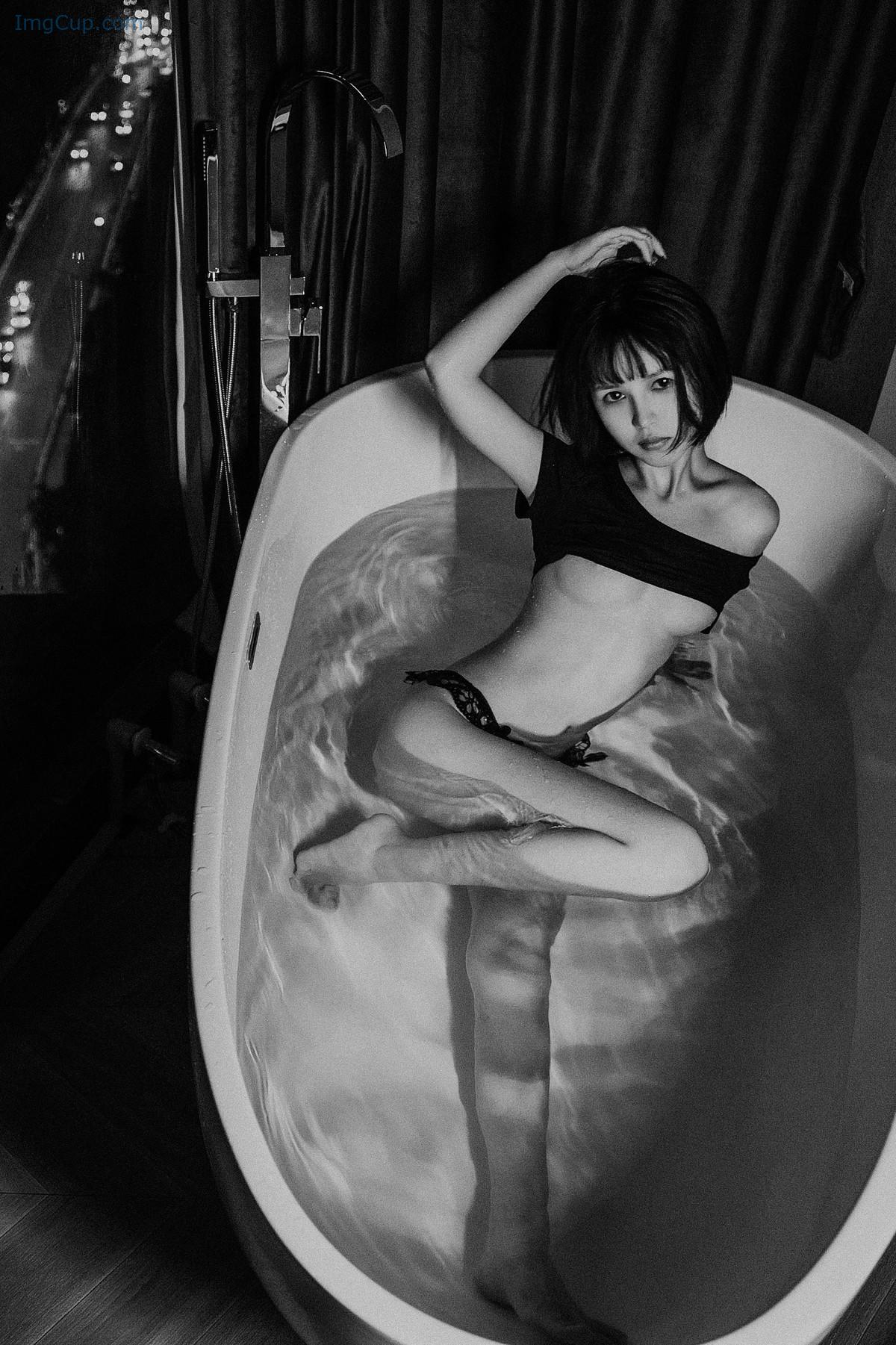 1722742907_68_Cosplay-晕崽Zz-皇帝的新衣-正片自拍.jpg 1722742907 68 Cosplay 晕崽Zz 皇帝的新衣 正片自拍