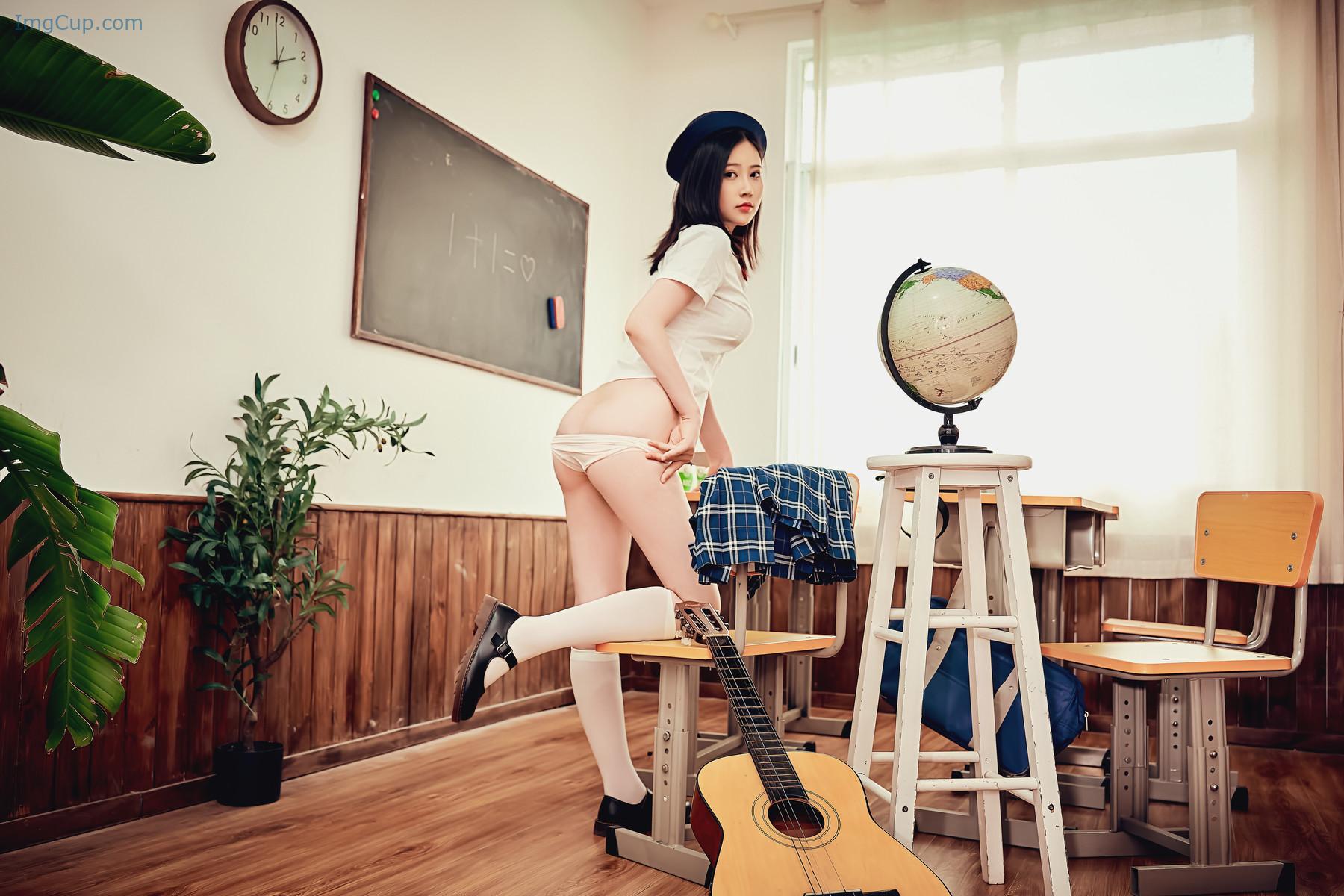 1722858458_976_年年Nnian-月刊少女.jpg 1722858458 976 年年Nnian 月刊少女