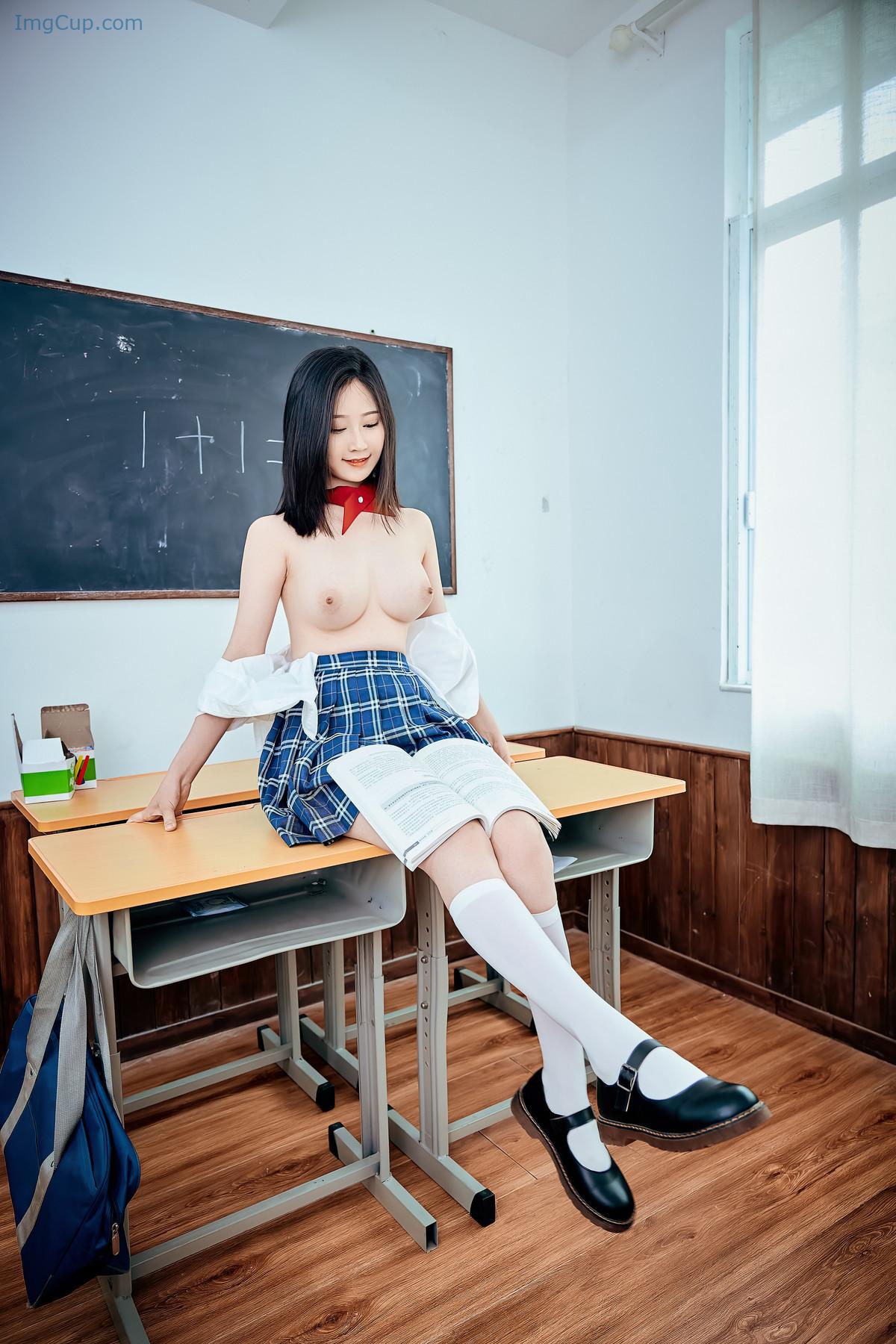 1722858483_411_年年Nnian-月刊少女.jpg 1722858483 411 年年Nnian 月刊少女