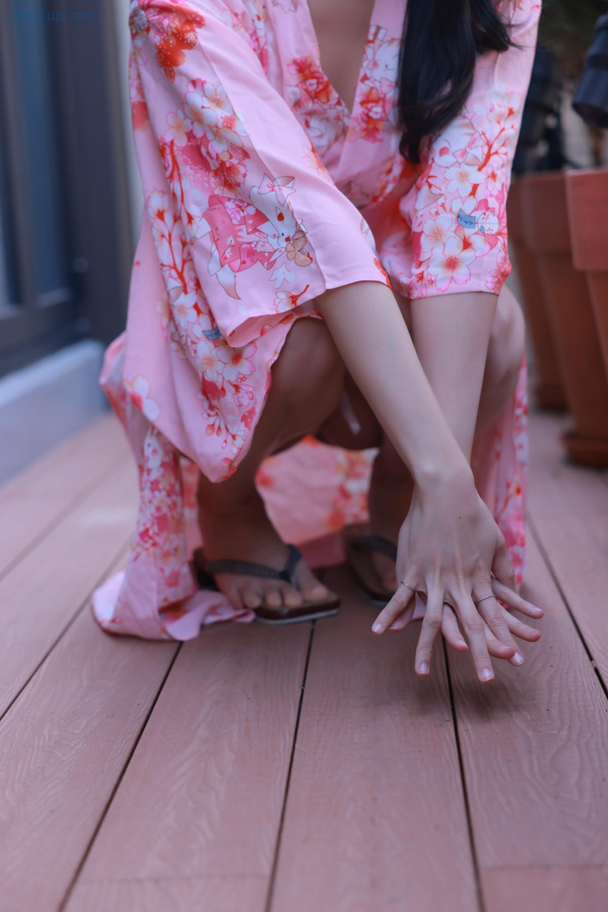 1723007553_361_Inah-이나-SWEETBOX-Vol40-Photobook-Set02.jpg 1723007553 361 Inah 이나 SWEETBOX Vol40 Photobook Set02