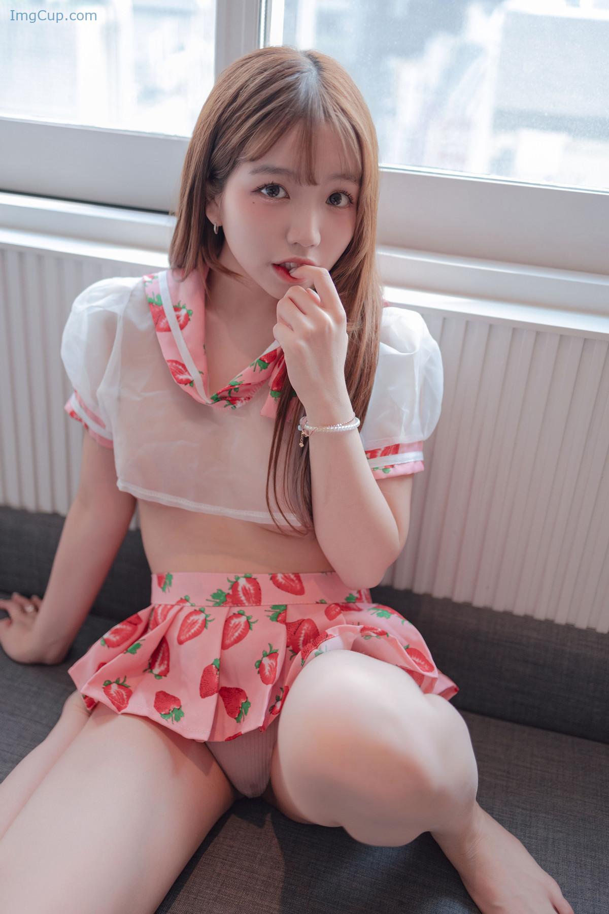 1723051128_875_Yoonvely-윤블리-Photobook-Strawberry-Lingerie-Set02.jpg 1723051128 875 Yoonvely 윤블리 Photobook Strawberry Lingerie Set02