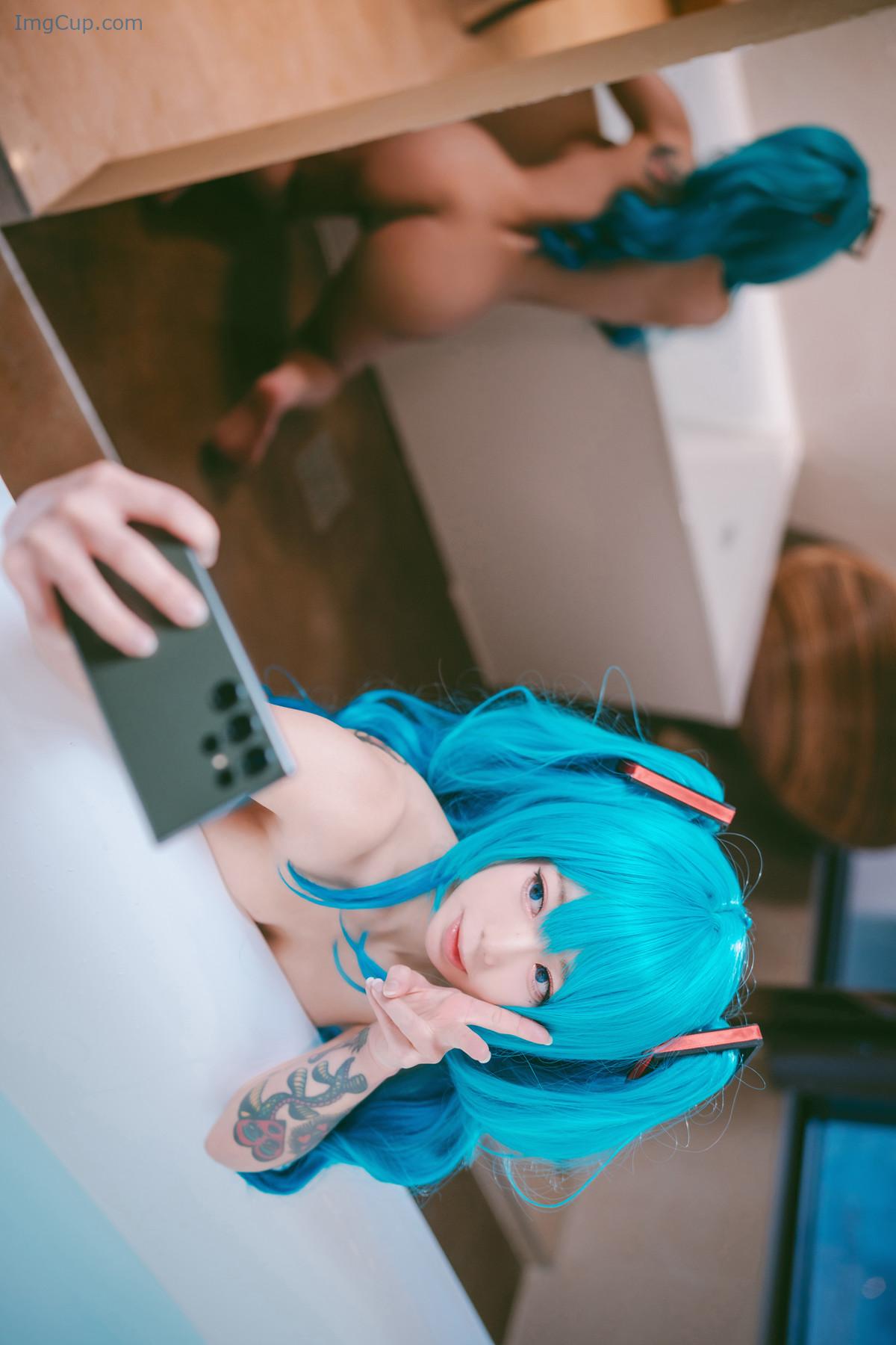 1723381233_585_Cosplay-Maruemon-마루에몽-Plug-Me-In-Miku-Set01.jpg 1723381233 585 Cosplay Maruemon 마루에몽 Plug Me In Miku Set01