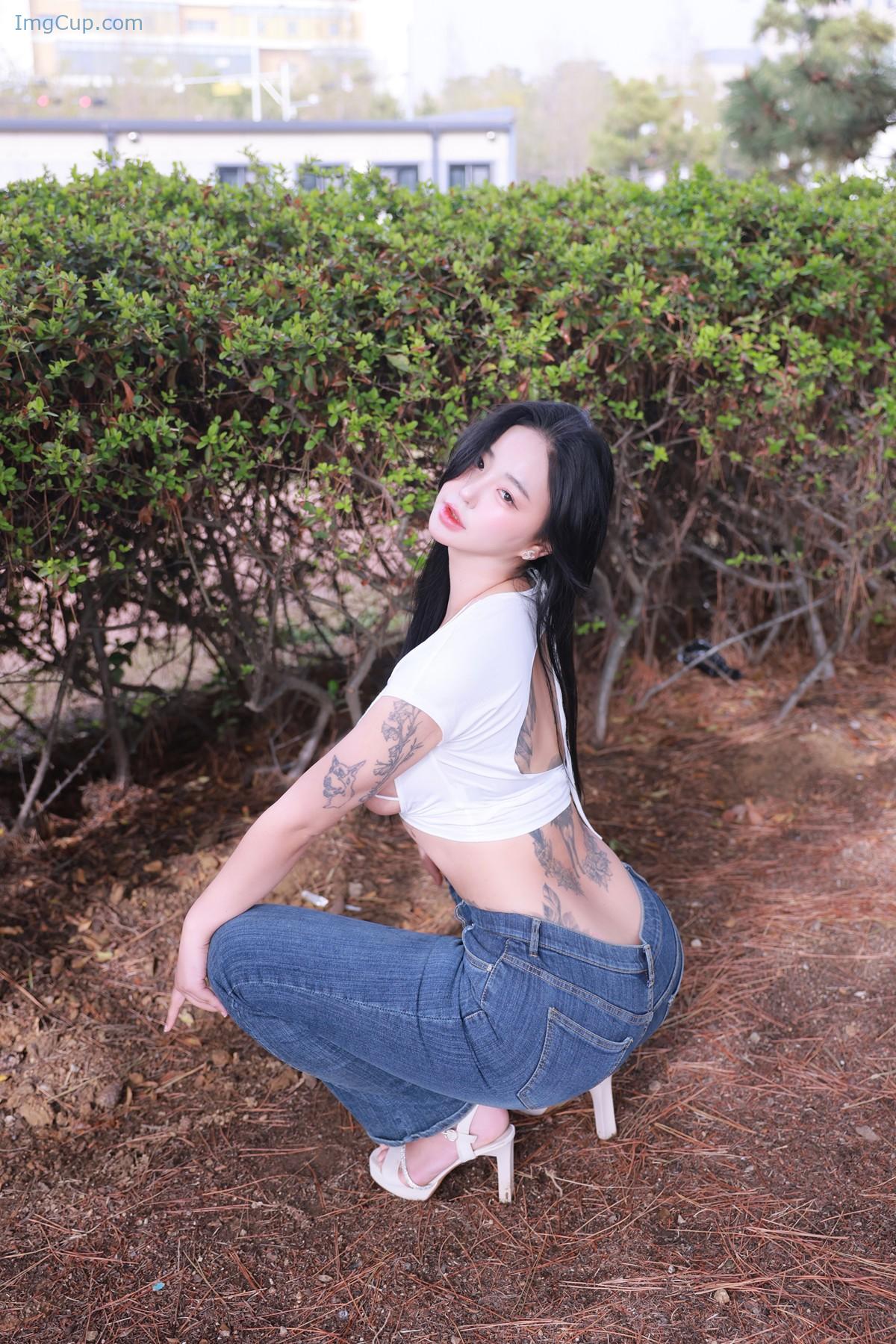 1723733749_104_Jeon-BoYeon-전보연-Photobook-‘Moo-Hot-Debut-Set02.jpg 1723733749 104 Jeon BoYeon 전보연 Photobook ‘Moo Hot Debut Set02