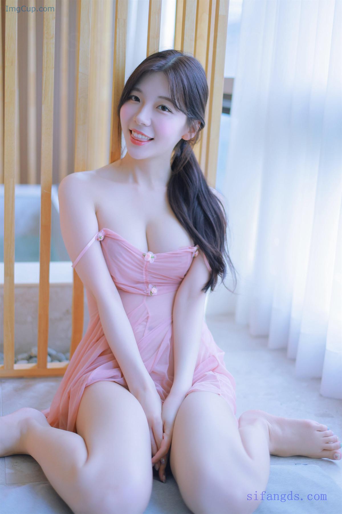 1723857242_918_Leeesovely-쏘블리-Photobook-‘Pink-Set03.jpg 1723857242 918 Leeesovely 쏘블리 Photobook ‘Pink Set03