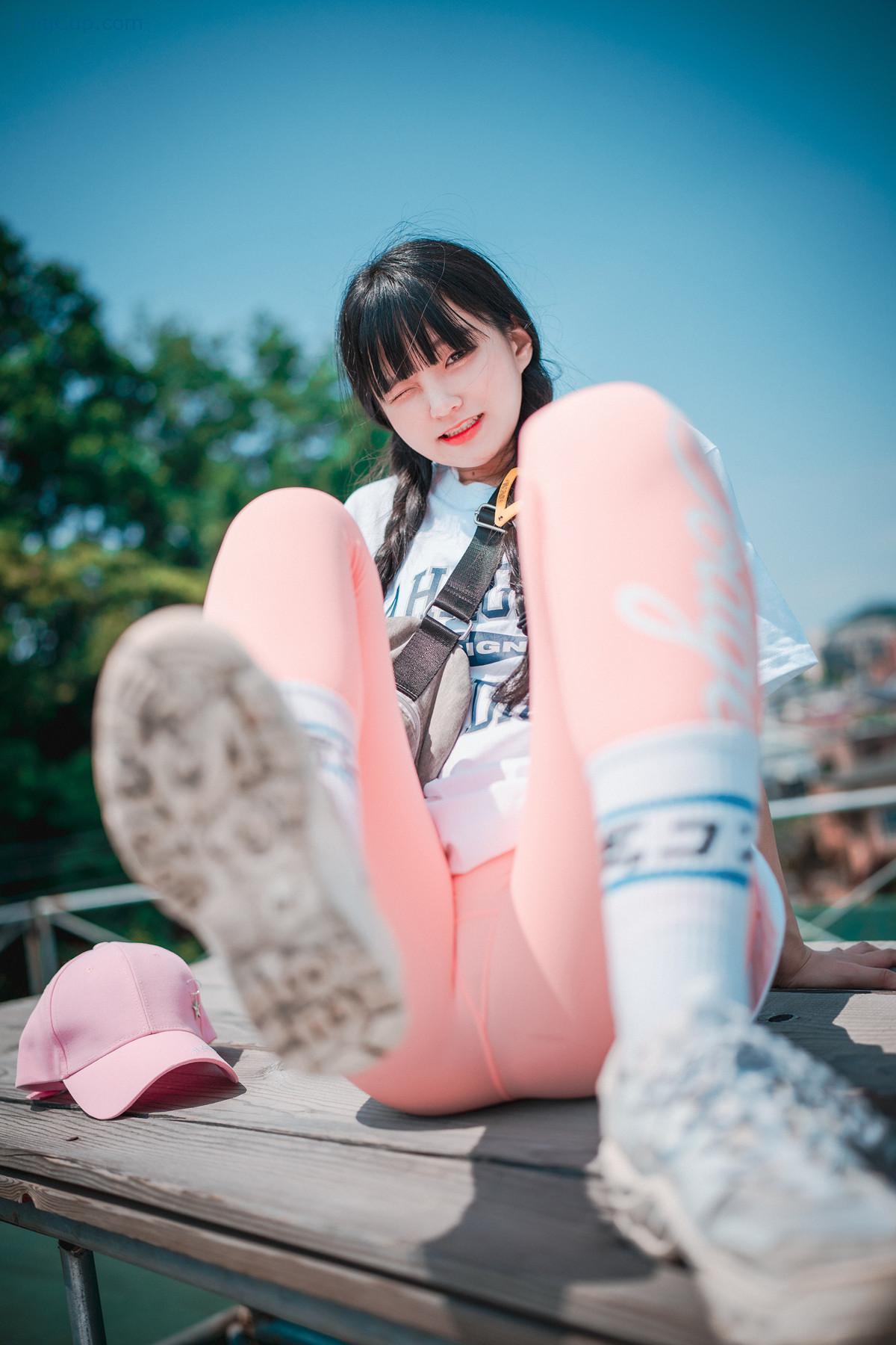 1724205737_931_Jeong-Jenny-정제니-DJAWA-‘Loose-and-Tight-Pink-Set01.jpg 1724205737 931 Jeong Jenny 정제니 DJAWA ‘Loose and Tight Pink Set01