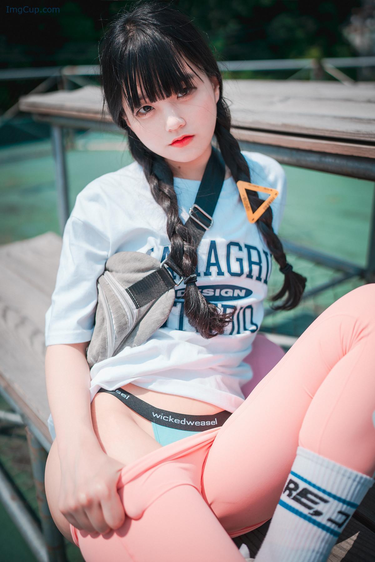 1724205743_164_Jeong-Jenny-정제니-DJAWA-‘Loose-and-Tight-Pink-Set01.jpg 1724205743 164 Jeong Jenny 정제니 DJAWA ‘Loose and Tight Pink Set01