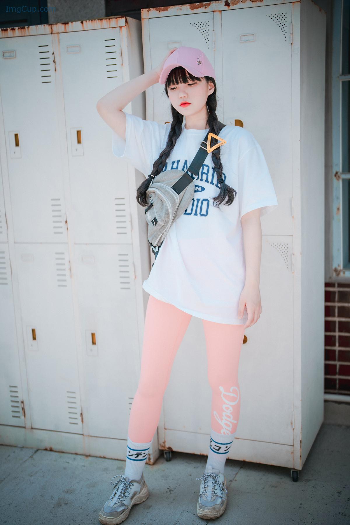 1724278306_767_Jeong-Jenny-정제니-DJAWA-‘Loose-and-Tight-Pink-Set02.jpg 1724278306 767 Jeong Jenny 정제니 DJAWA ‘Loose and Tight Pink Set02