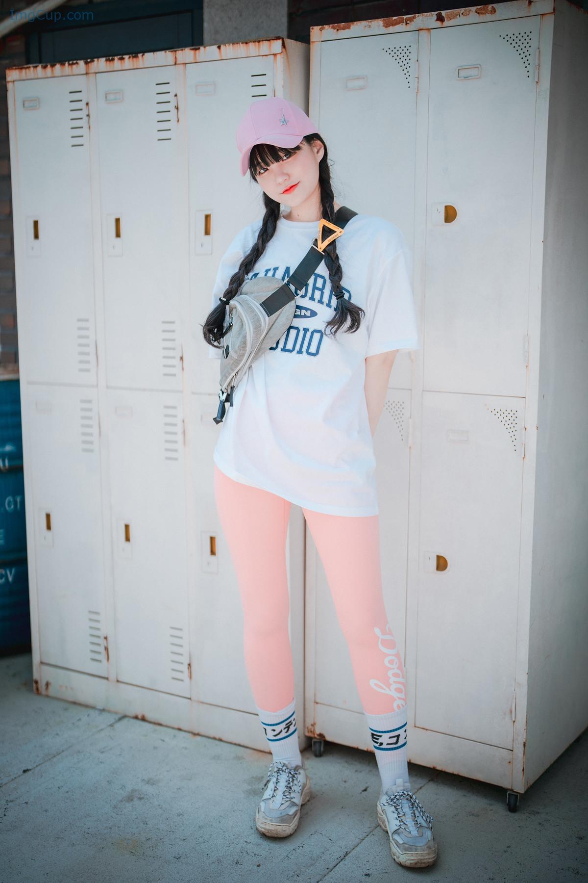 1724278307_729_Jeong-Jenny-정제니-DJAWA-‘Loose-and-Tight-Pink-Set02.jpg 1724278307 729 Jeong Jenny 정제니 DJAWA ‘Loose and Tight Pink Set02