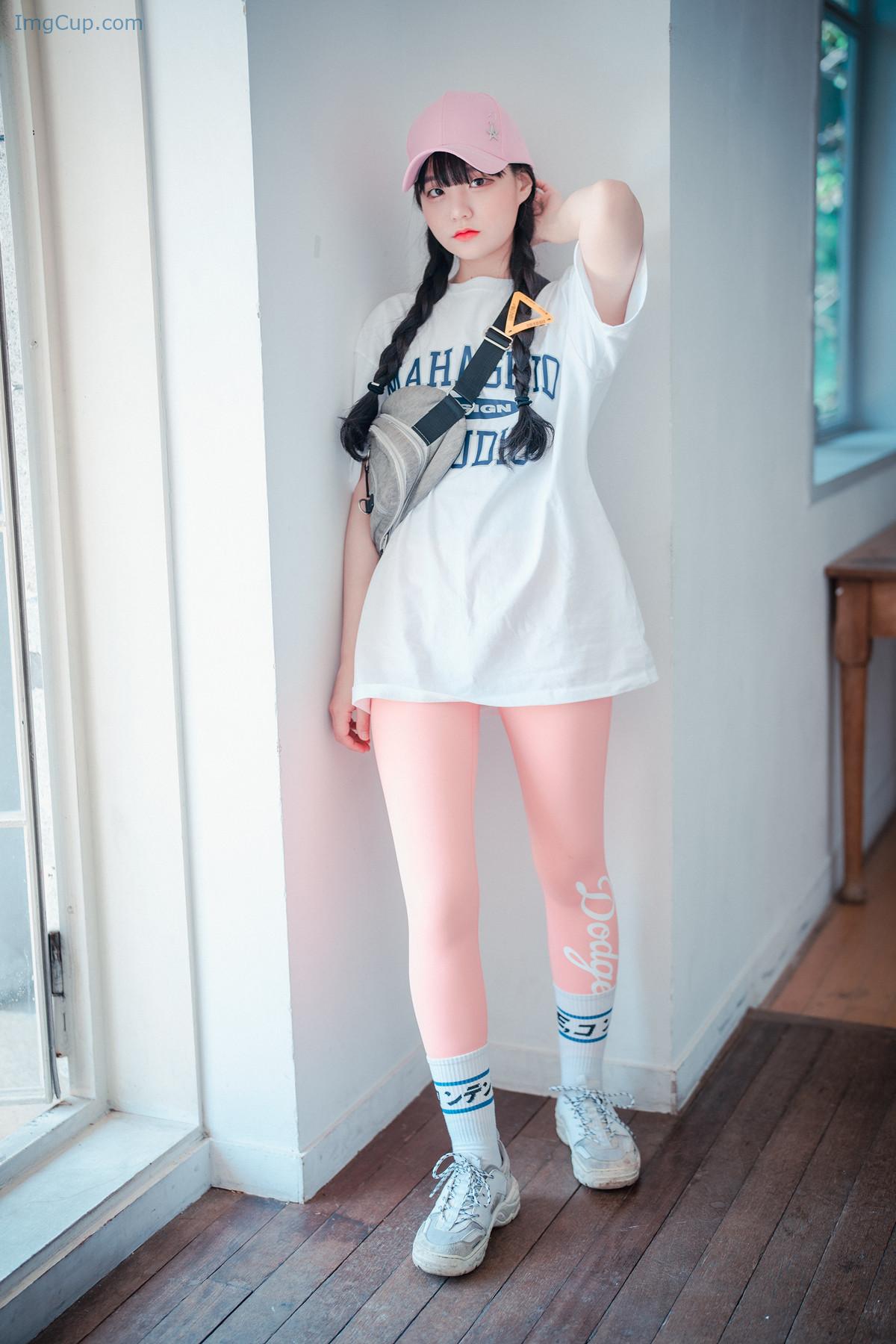 1724350886_576_Jeong-Jenny-정제니-DJAWA-‘Loose-and-Tight-Pink-Set03.jpg 1724350886 576 Jeong Jenny 정제니 DJAWA ‘Loose and Tight Pink Set03