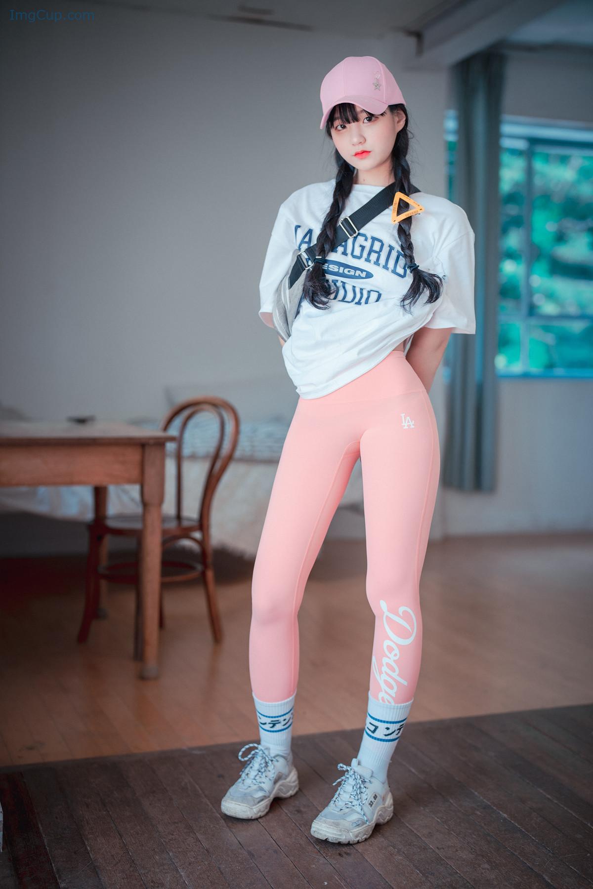 1724350890_720_Jeong-Jenny-정제니-DJAWA-‘Loose-and-Tight-Pink-Set03.jpg 1724350890 720 Jeong Jenny 정제니 DJAWA ‘Loose and Tight Pink Set03