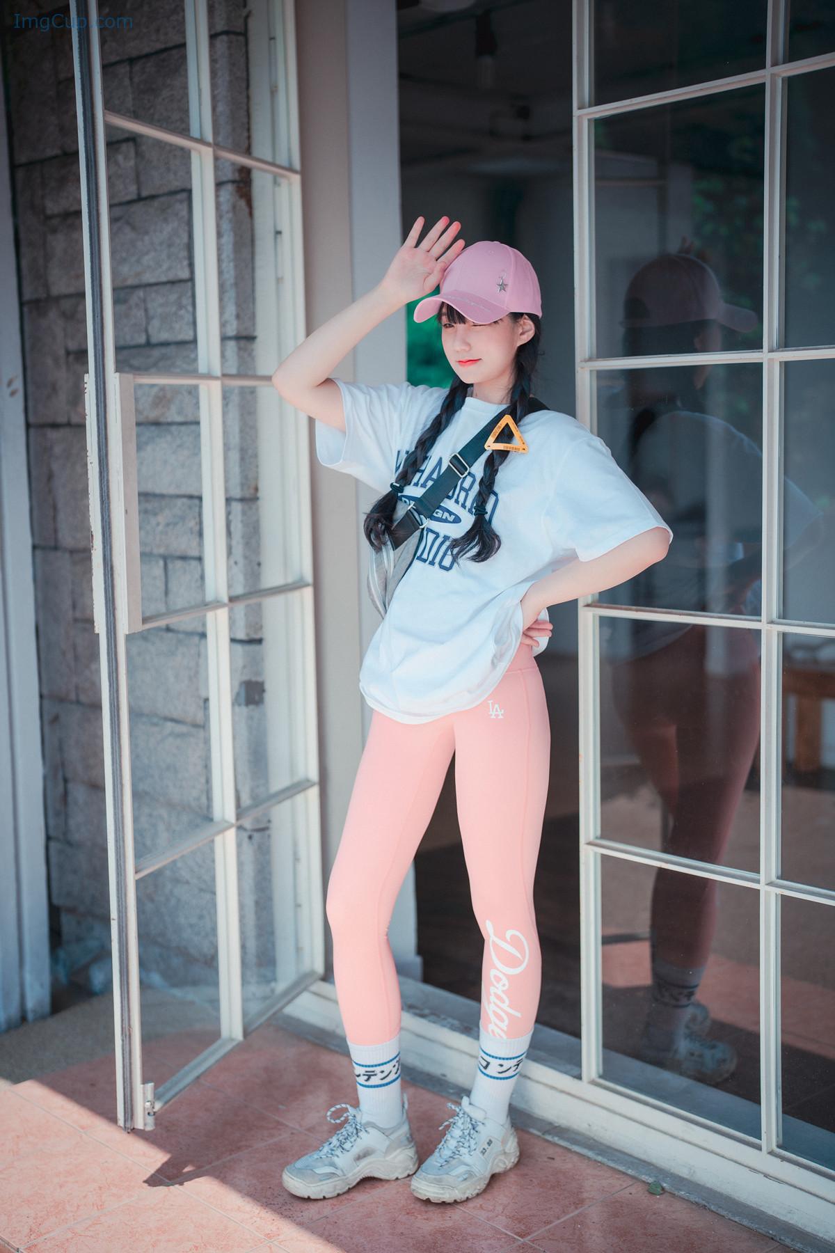 1724350891_610_Jeong-Jenny-정제니-DJAWA-‘Loose-and-Tight-Pink-Set03.jpg 1724350891 610 Jeong Jenny 정제니 DJAWA ‘Loose and Tight Pink Set03