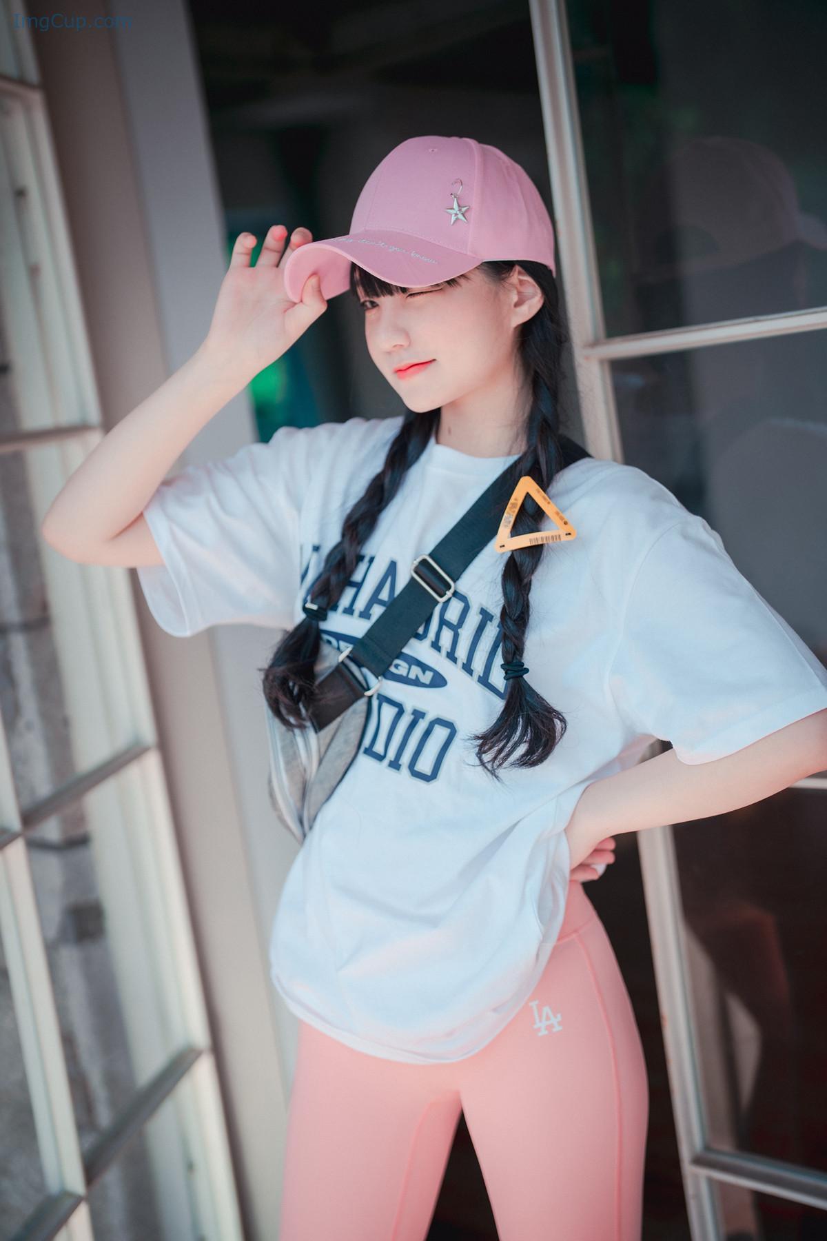 1724350892_336_Jeong-Jenny-정제니-DJAWA-‘Loose-and-Tight-Pink-Set03.jpg 1724350892 336 Jeong Jenny 정제니 DJAWA ‘Loose and Tight Pink Set03