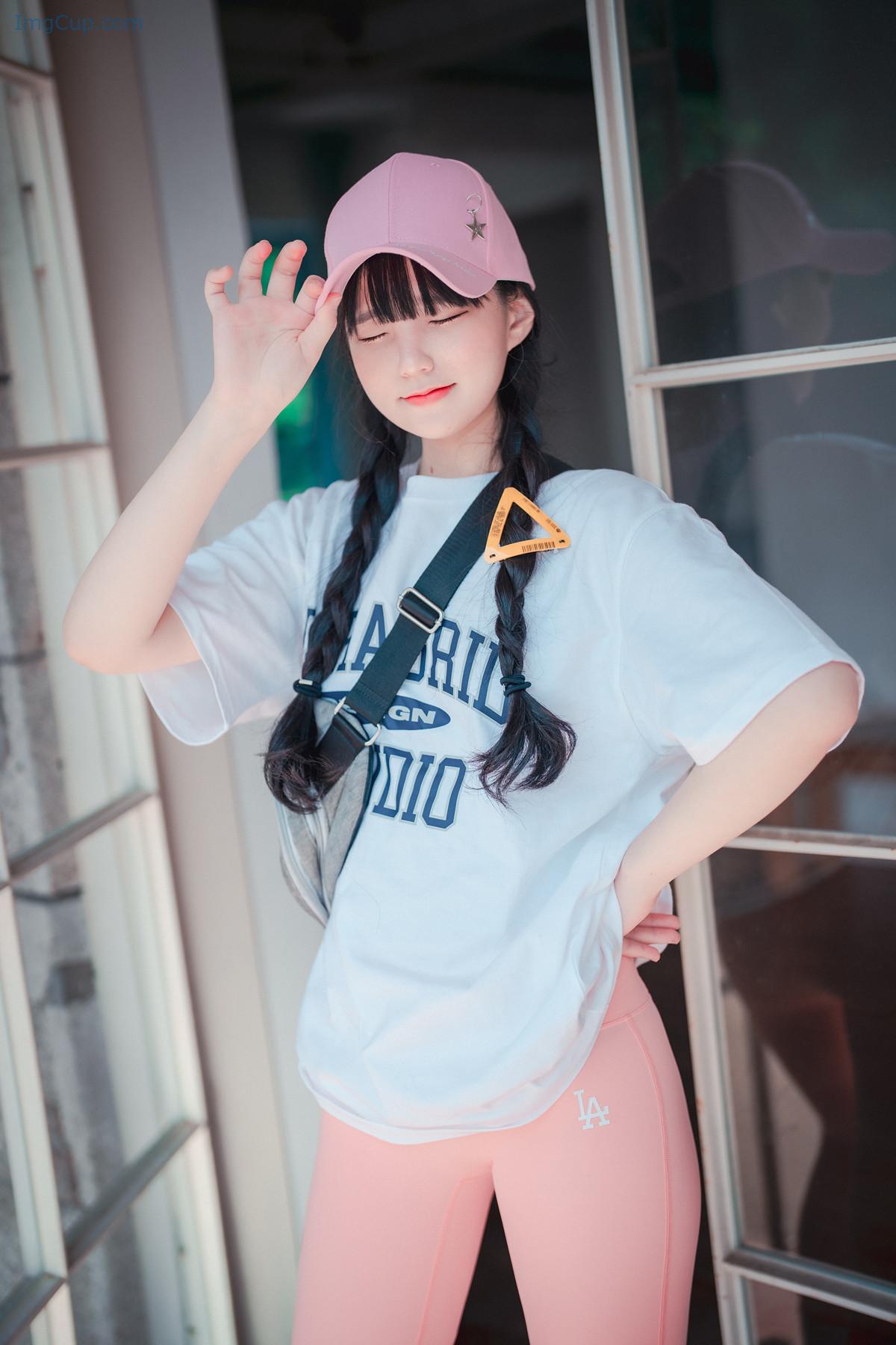 1724350892_364_Jeong-Jenny-정제니-DJAWA-‘Loose-and-Tight-Pink-Set03.jpg 1724350892 364 Jeong Jenny 정제니 DJAWA ‘Loose and Tight Pink Set03