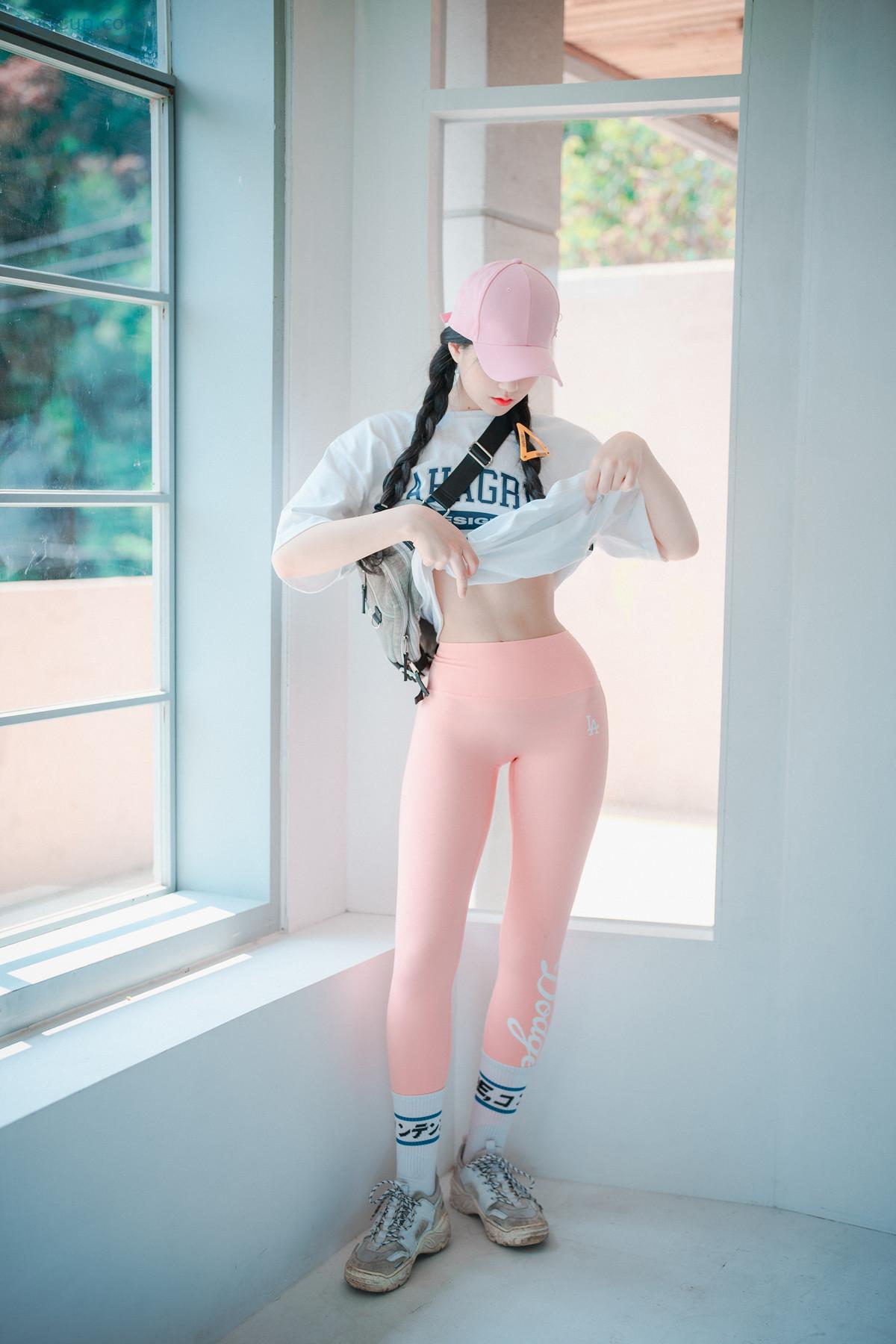 1724350897_40_Jeong-Jenny-정제니-DJAWA-‘Loose-and-Tight-Pink-Set03.jpg 1724350897 40 Jeong Jenny 정제니 DJAWA ‘Loose and Tight Pink Set03