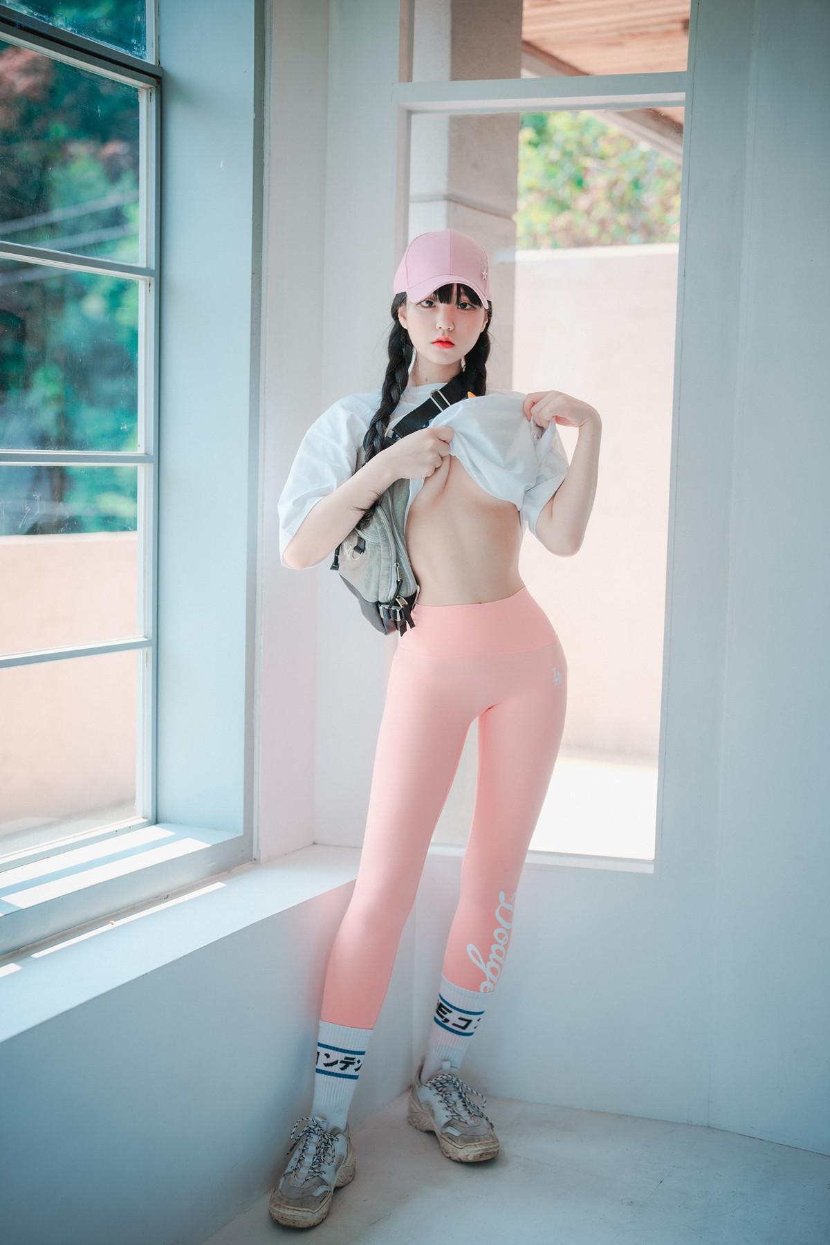 1724350898_393_Jeong-Jenny-정제니-DJAWA-‘Loose-and-Tight-Pink-Set03.jpg 1724350898 393 Jeong Jenny 정제니 DJAWA ‘Loose and Tight Pink Set03