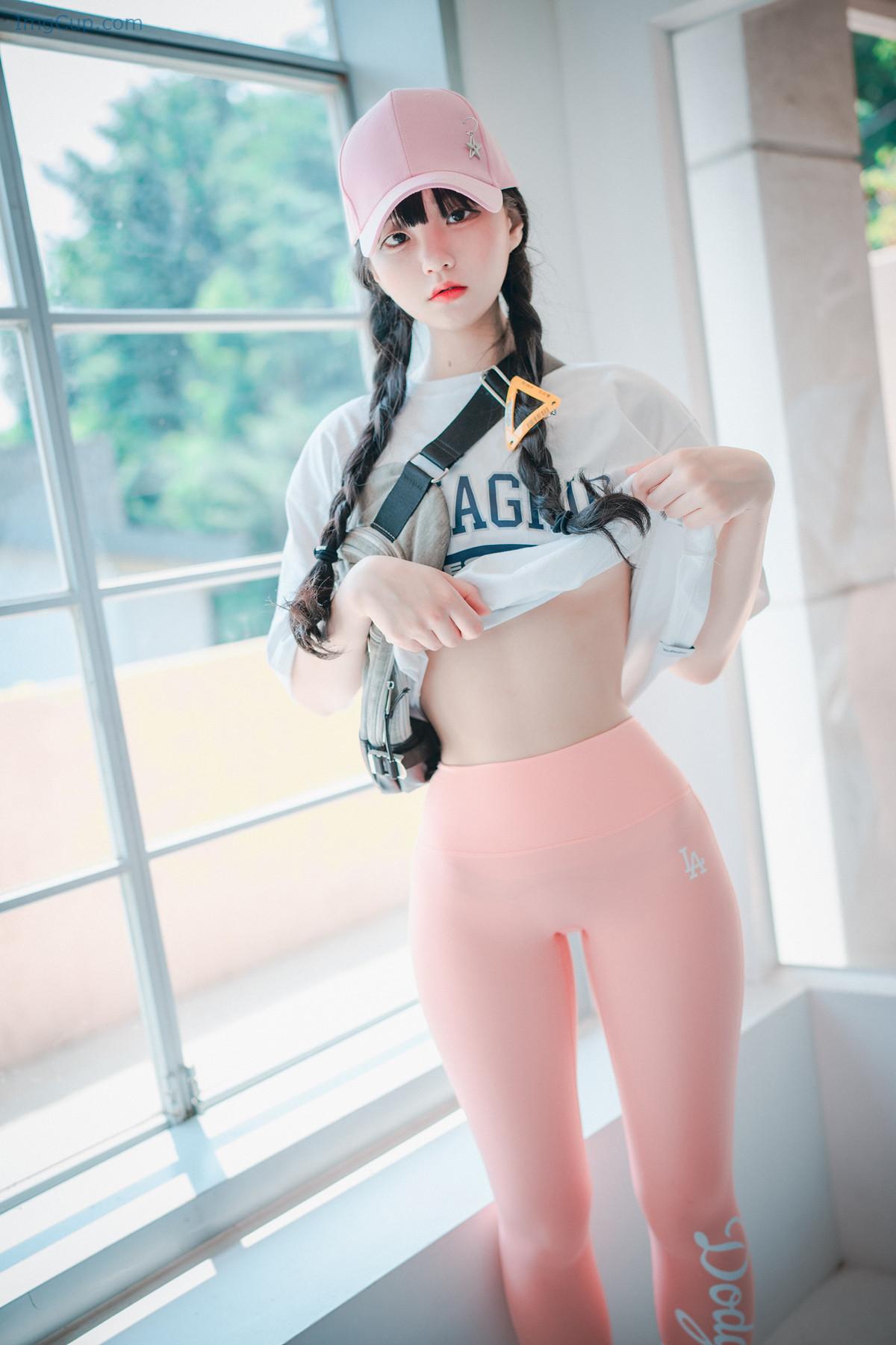 1724350902_632_Jeong-Jenny-정제니-DJAWA-‘Loose-and-Tight-Pink-Set03.jpg 1724350902 632 Jeong Jenny 정제니 DJAWA ‘Loose and Tight Pink Set03