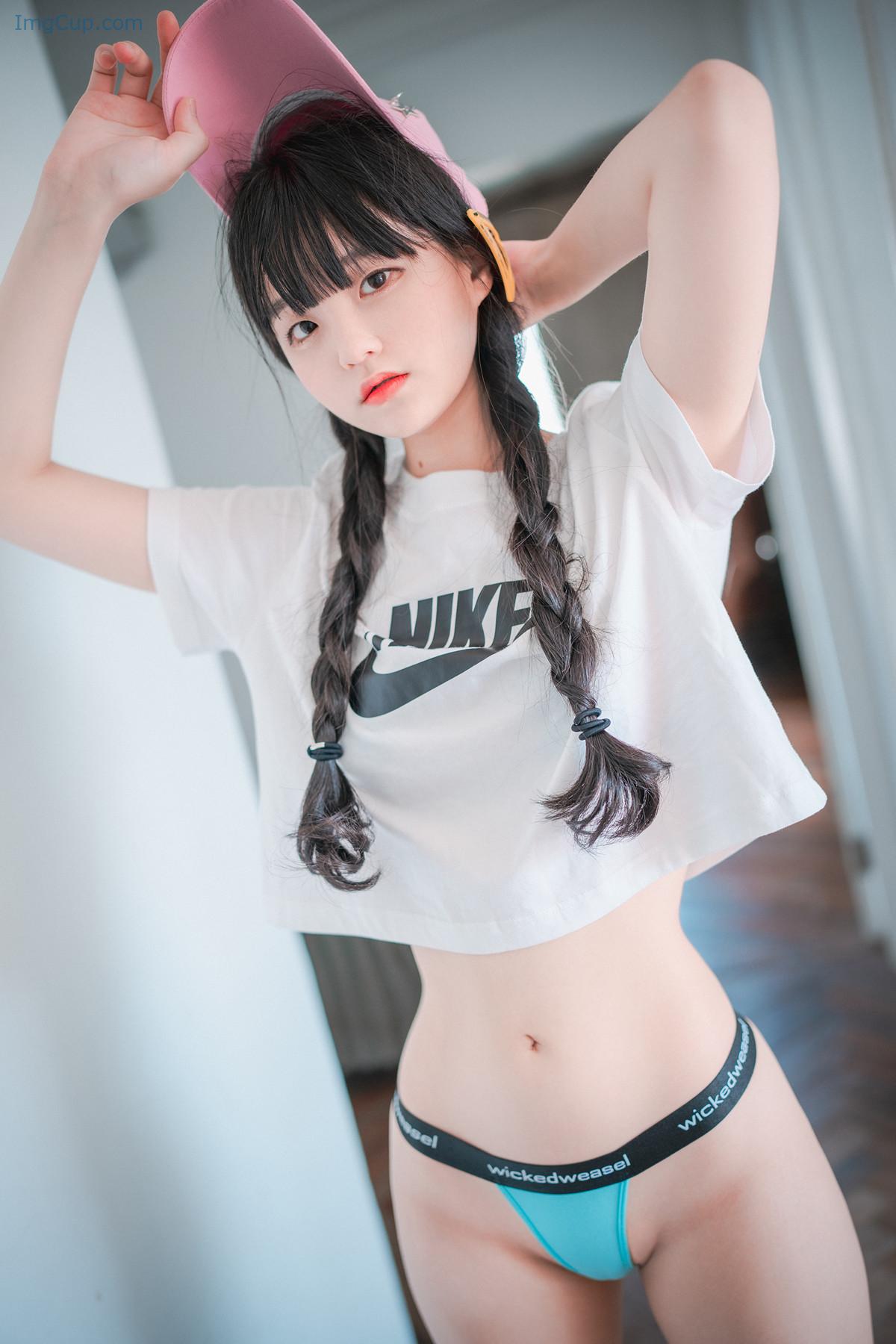 1724350916_816_Jeong-Jenny-정제니-DJAWA-‘Loose-and-Tight-Pink-Set03.jpg 1724350916 816 Jeong Jenny 정제니 DJAWA ‘Loose and Tight Pink Set03