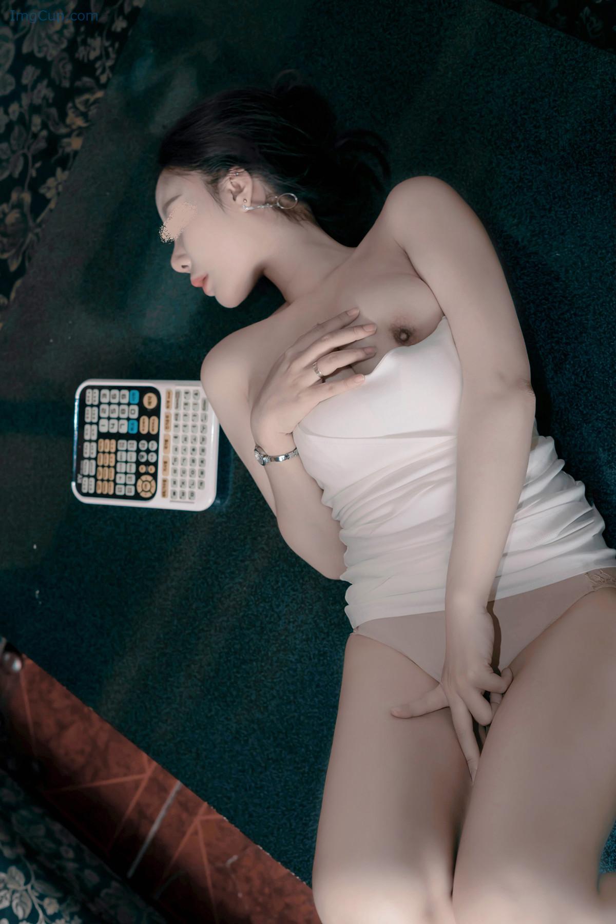 1725050807_504_Cony-코니-PUSSYLET-Vol33-‘Nude-Karaoke-Set01.jpg 1725050807 504 Cony 코니 PUSSYLET Vol33 ‘Nude Karaoke Set01