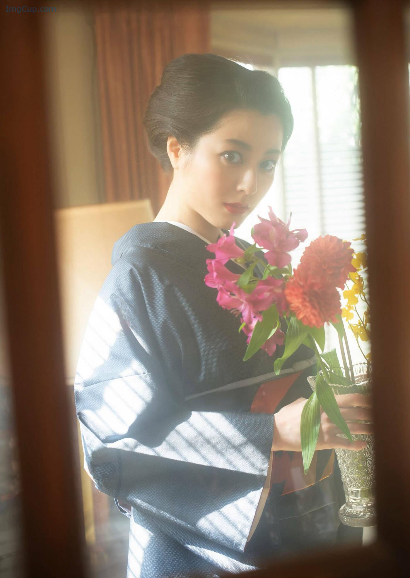 1725639929_24_Yumi-Sugimoto-杉本有美-Shukan-Post-20240823-週刊ポスト-2024年8月23日号.jpg 1725639929 24 Yumi Sugimoto 杉本有美 Shukan Post 20240823 週刊ポスト 2024年8月23日号