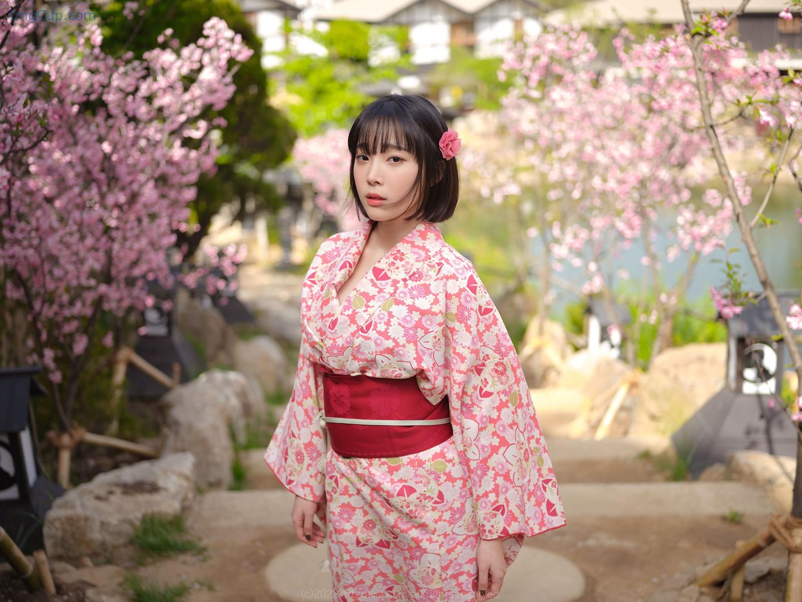 1725849758_486_Kang-Inkyung-강인경-ArtGravia-Vol401-Photobook-Set02.jpg 1725849758 486 Kang Inkyung 강인경 ArtGravia Vol401 Photobook Set02