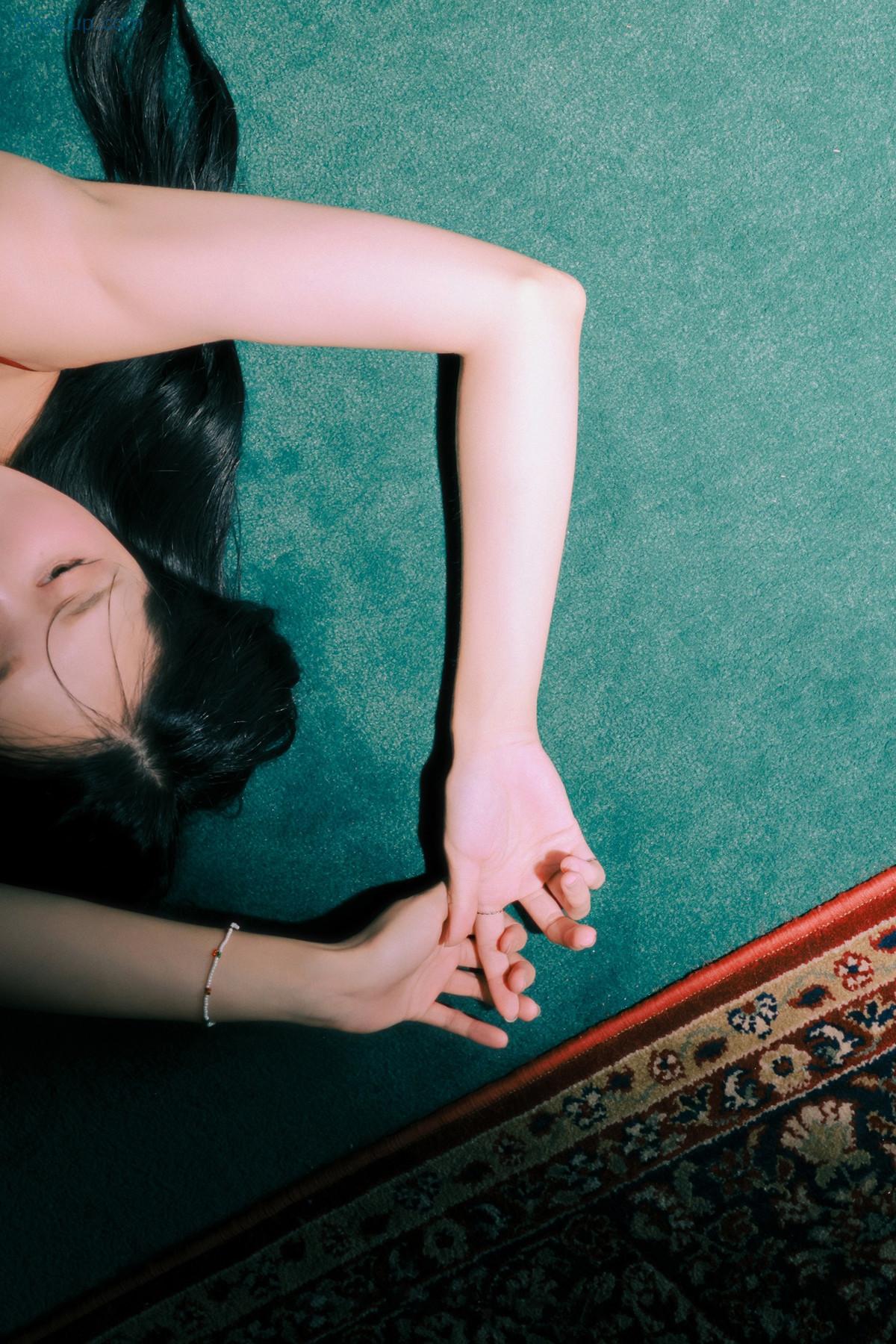 1725907897_353_Inah-이나-SWEETBOX-Photobook-‘MiniSet01.jpg 1725907897 353 Inah 이나 SWEETBOX Photobook ‘MiniSet01