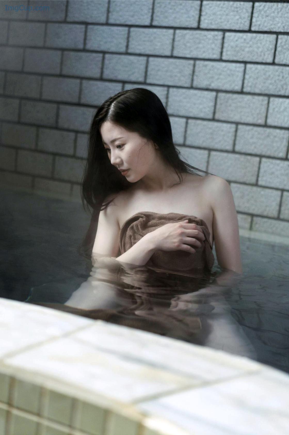 1725925250_351_謎の美女17-ファースト写真集-『ひとひらの舞』-Set03.jpg 1725925250 351 謎の美女17 ファースト写真集 『ひとひらの舞』 Set03