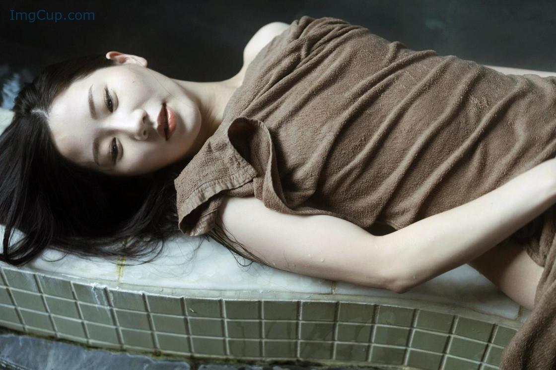 1725925251_405_謎の美女17-ファースト写真集-『ひとひらの舞』-Set03.jpg 1725925251 405 謎の美女17 ファースト写真集 『ひとひらの舞』 Set03