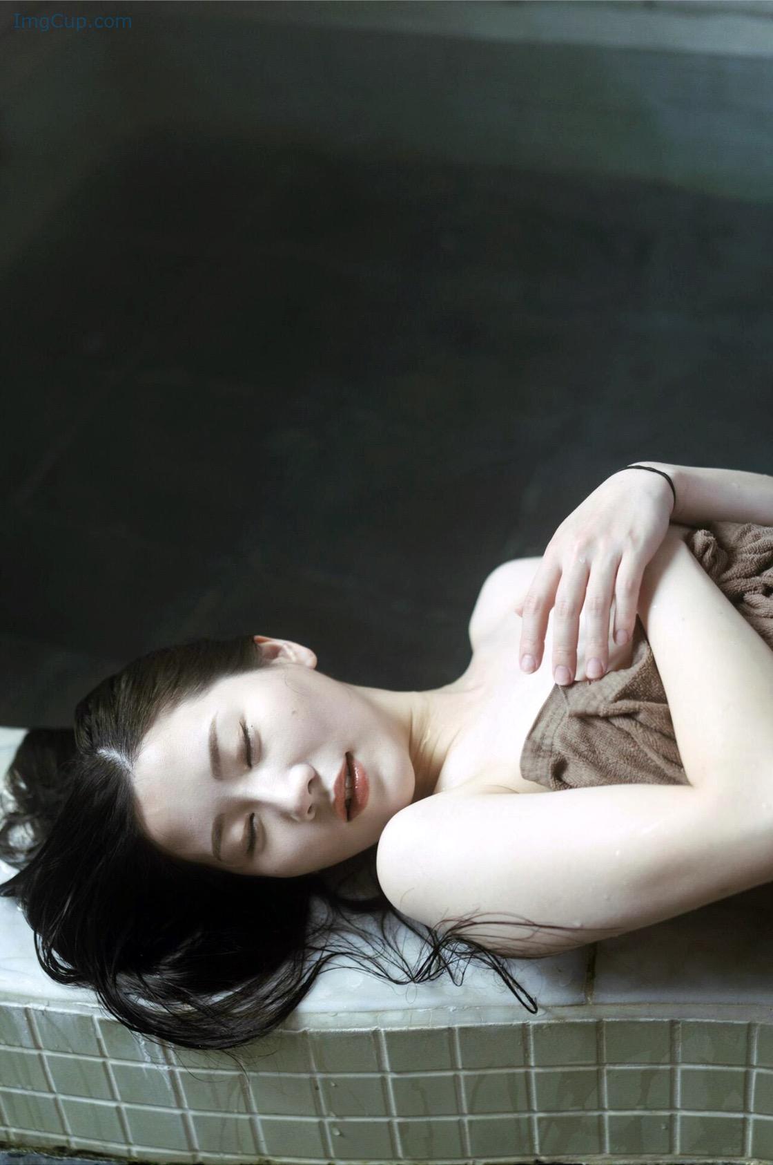 1725925252_457_謎の美女17-ファースト写真集-『ひとひらの舞』-Set03.jpg 1725925252 457 謎の美女17 ファースト写真集 『ひとひらの舞』 Set03