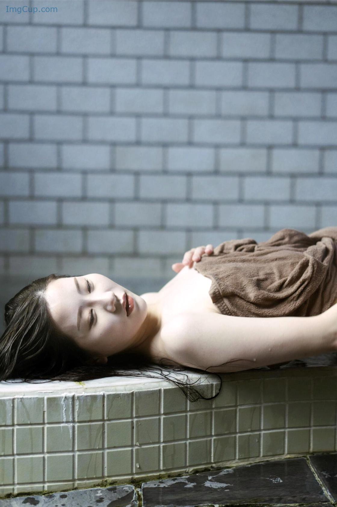 1725925255_306_謎の美女17-ファースト写真集-『ひとひらの舞』-Set03.jpg 1725925255 306 謎の美女17 ファースト写真集 『ひとひらの舞』 Set03