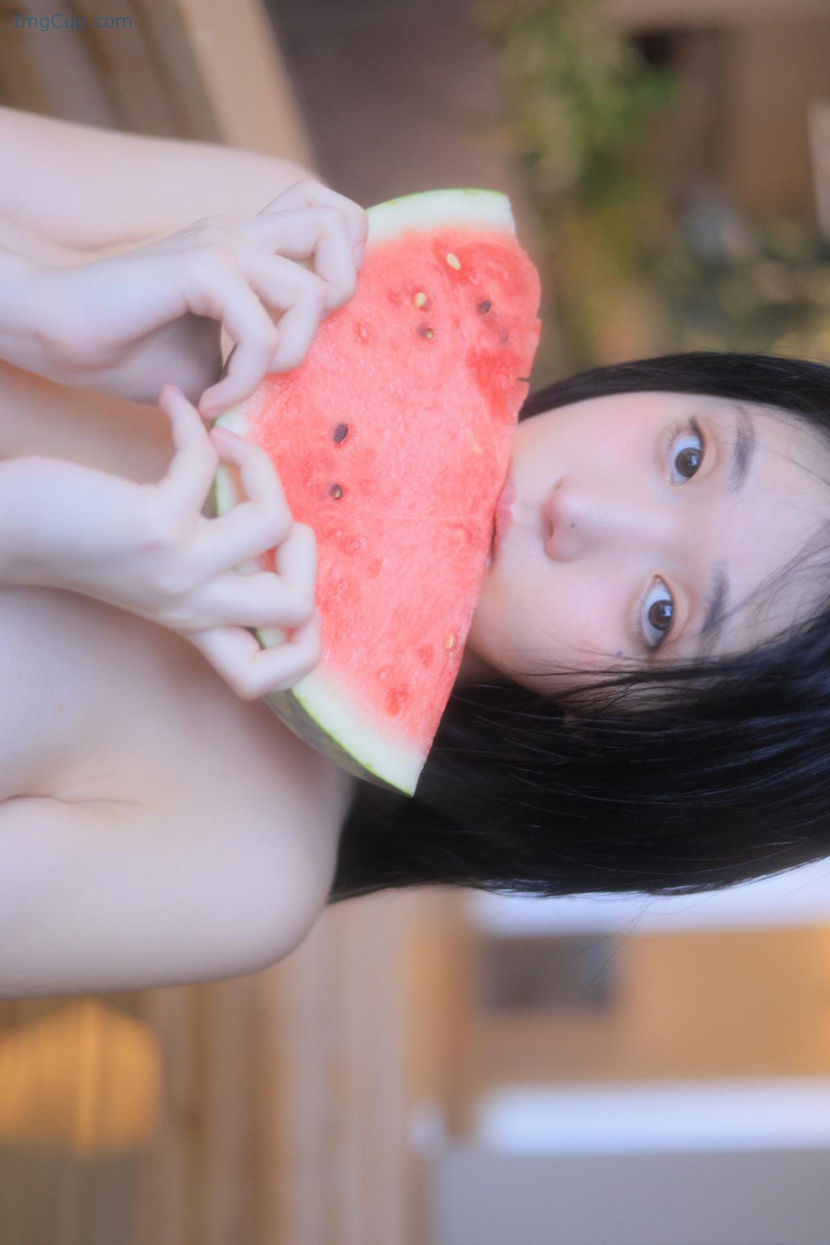 1725980504_702_Yeon-Woo-연우-Photobook-Suika-Set01.jpg 1725980504 702 Yeon Woo 연우 Photobook Suika Set01