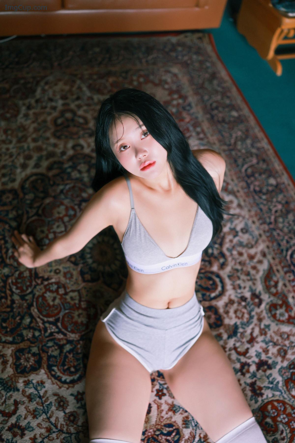 1725995016_112_Inah-이나-SWEETBOX-Photobook-‘MiniSet02.jpg 1725995016 112 Inah 이나 SWEETBOX Photobook ‘MiniSet02