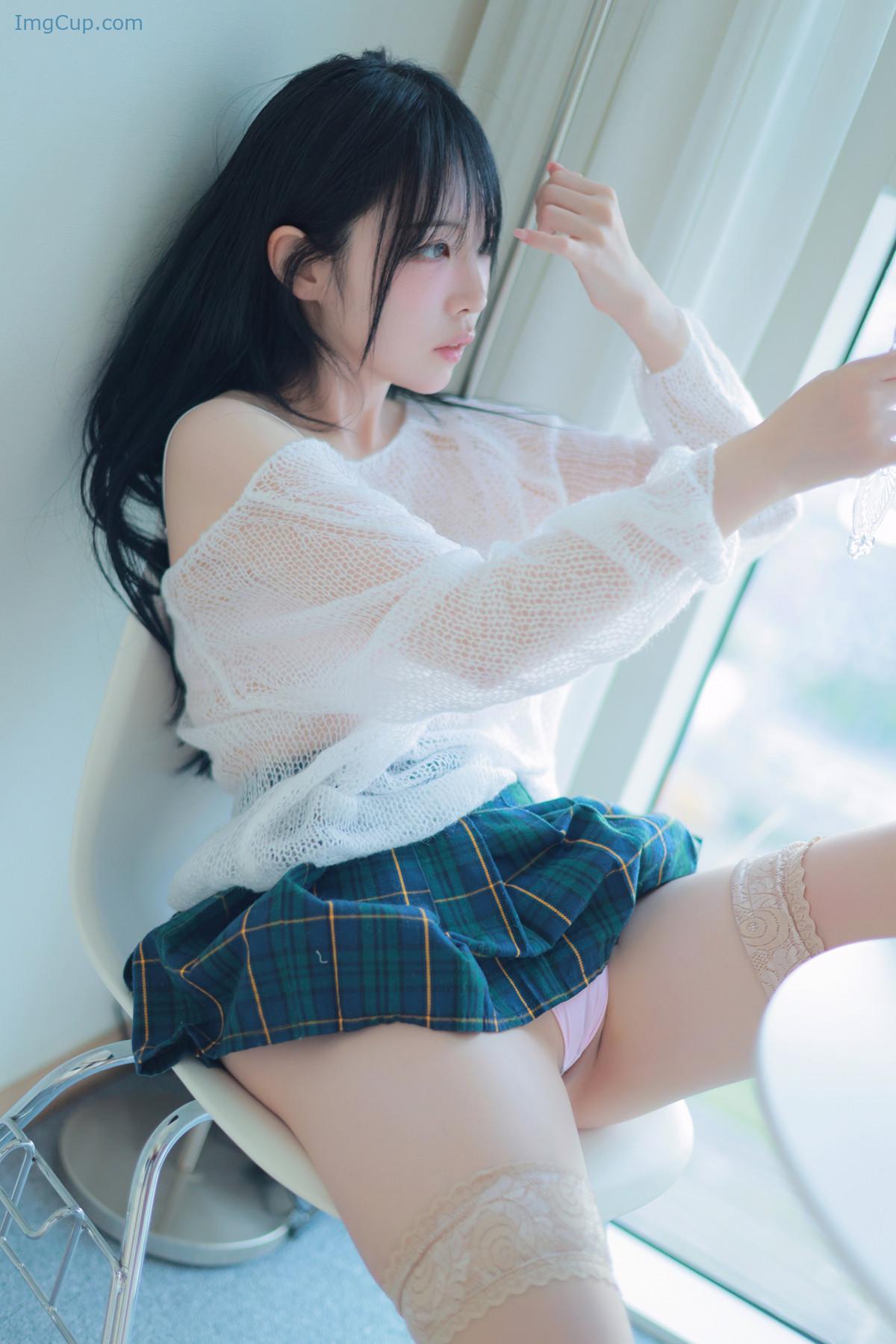 1726031324_556_Rinaモモリナ-Patreon-‘Extra-short-Plaid-Skirt-Set02.jpg 1726031324 556 Rinaモモリナ Patreon ‘Extra short Plaid Skirt Set02