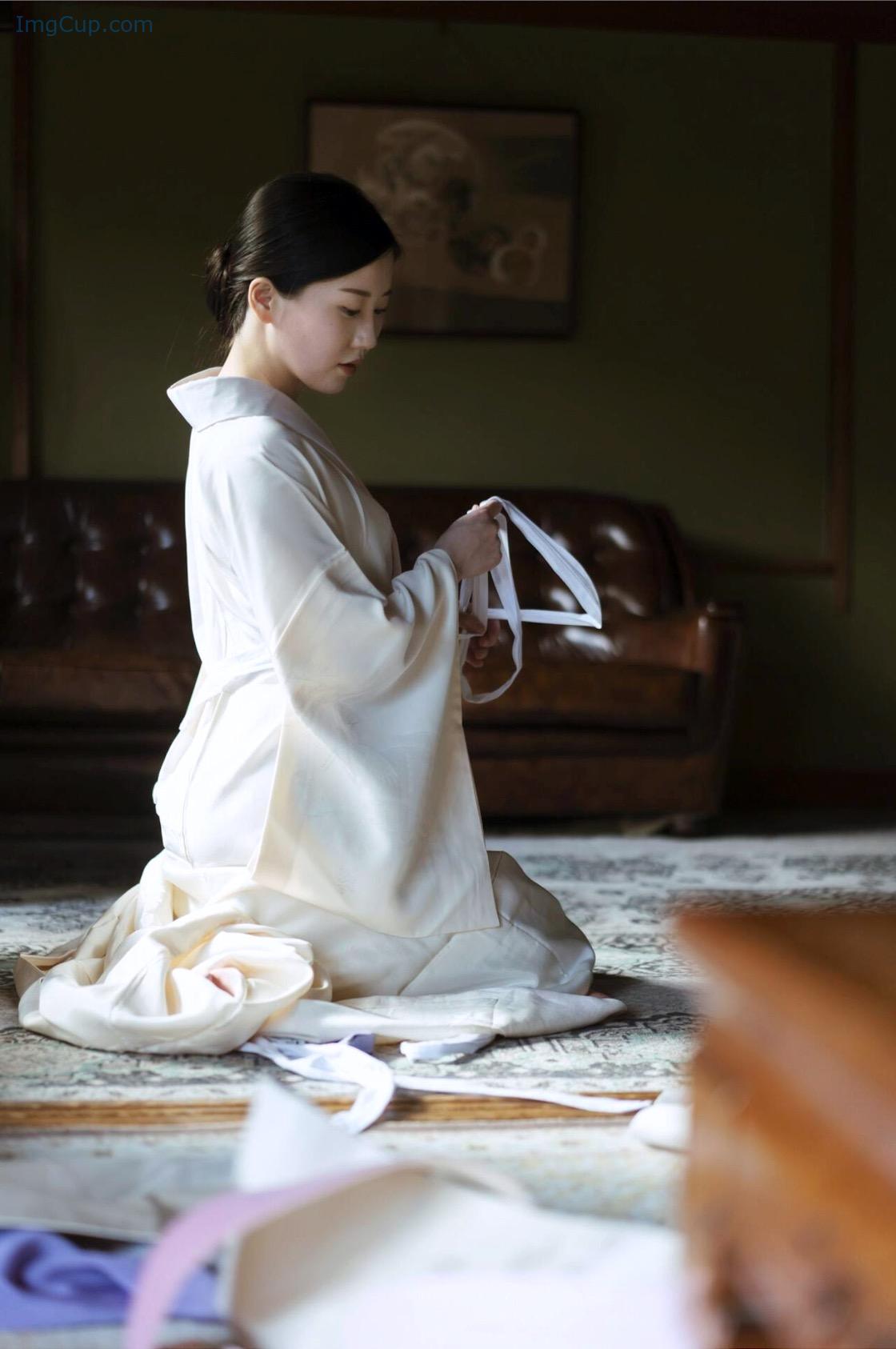 1726401300_332_謎の美女17-ファースト写真集-『ひとひらの舞』-Set02.jpg 1726401300 332 謎の美女17 ファースト写真集 『ひとひらの舞』 Set02