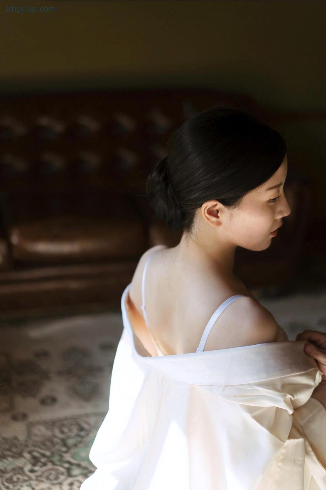 1726401301_12_謎の美女17-ファースト写真集-『ひとひらの舞』-Set02.jpg 1726401301 12 謎の美女17 ファースト写真集 『ひとひらの舞』 Set02