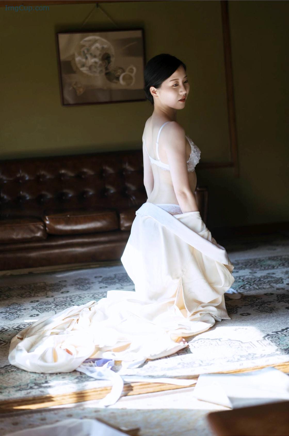 1726401302_282_謎の美女17-ファースト写真集-『ひとひらの舞』-Set02.jpg 1726401302 282 謎の美女17 ファースト写真集 『ひとひらの舞』 Set02