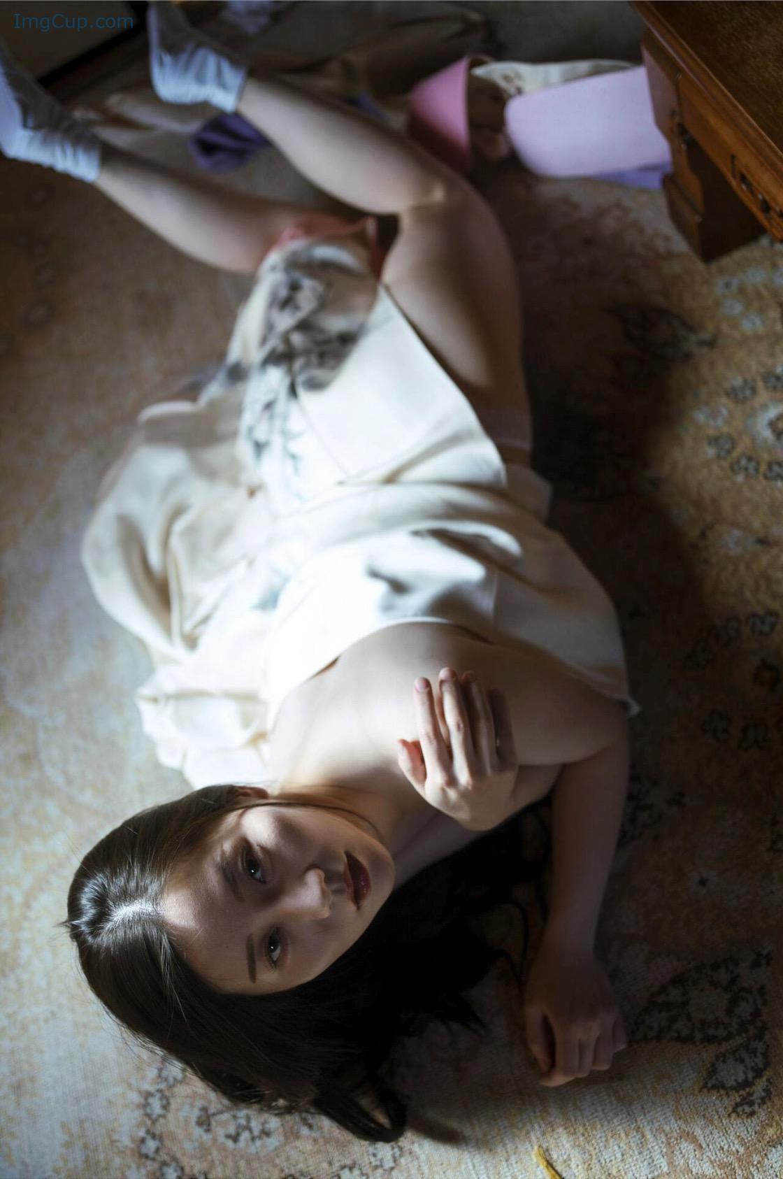 1726401328_12_謎の美女17-ファースト写真集-『ひとひらの舞』-Set02.jpg 1726401328 12 謎の美女17 ファースト写真集 『ひとひらの舞』 Set02