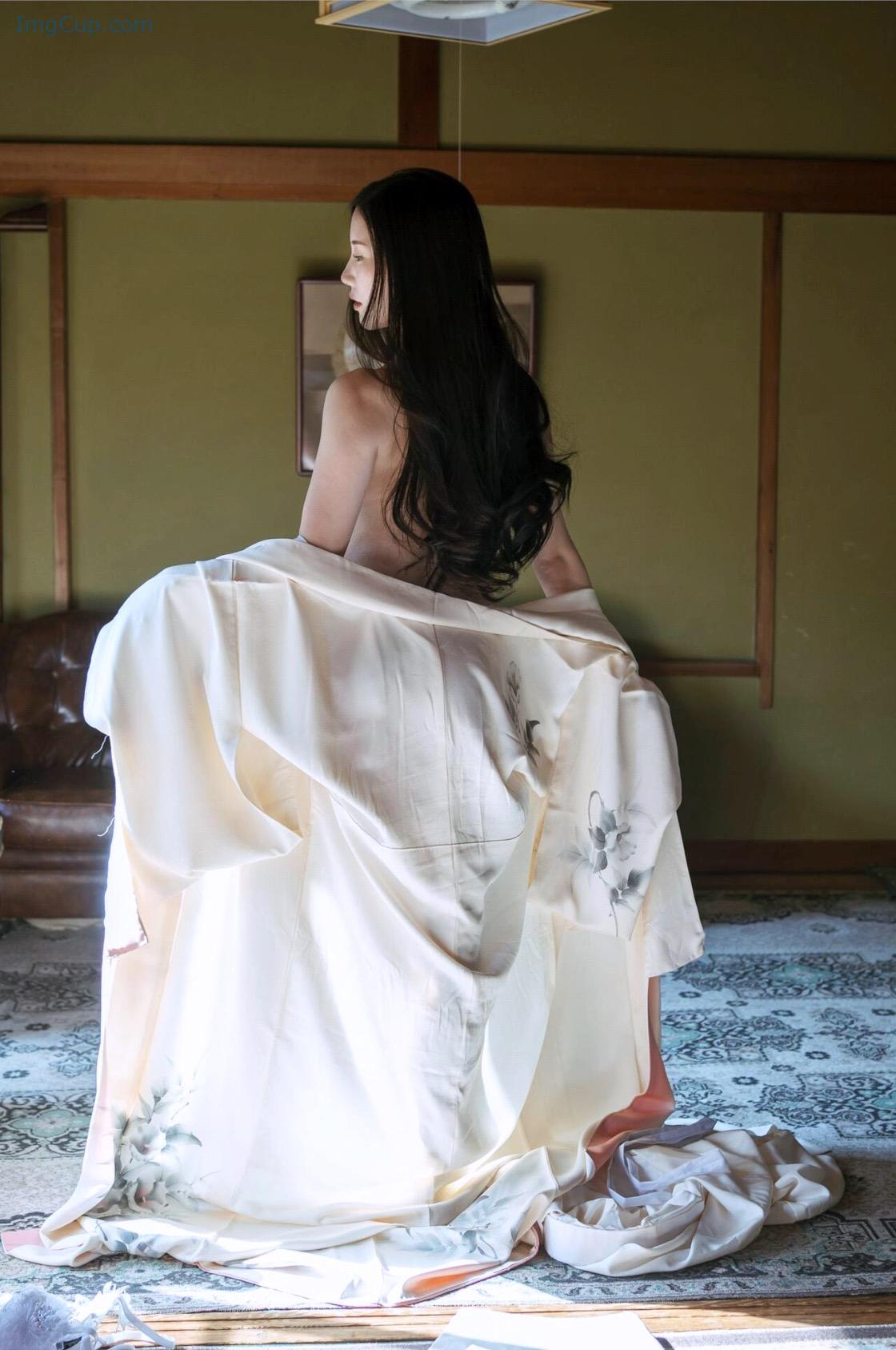 1726401329_401_謎の美女17-ファースト写真集-『ひとひらの舞』-Set02.jpg 1726401329 401 謎の美女17 ファースト写真集 『ひとひらの舞』 Set02