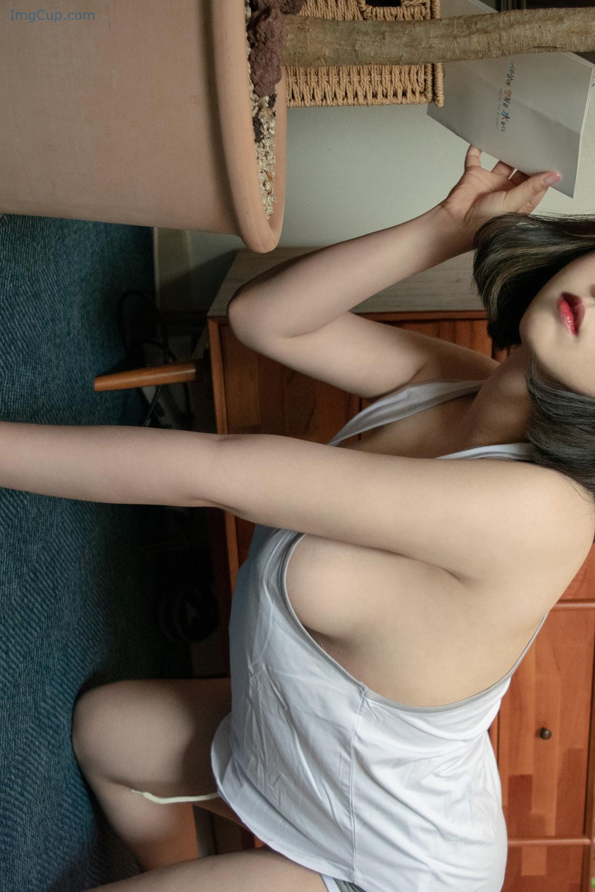 1726801414_455_Song-Hana-송하나-Photobook-‘Home-Body.jpg 1726801414 455 Song Hana 송하나 Photobook ‘Home Body