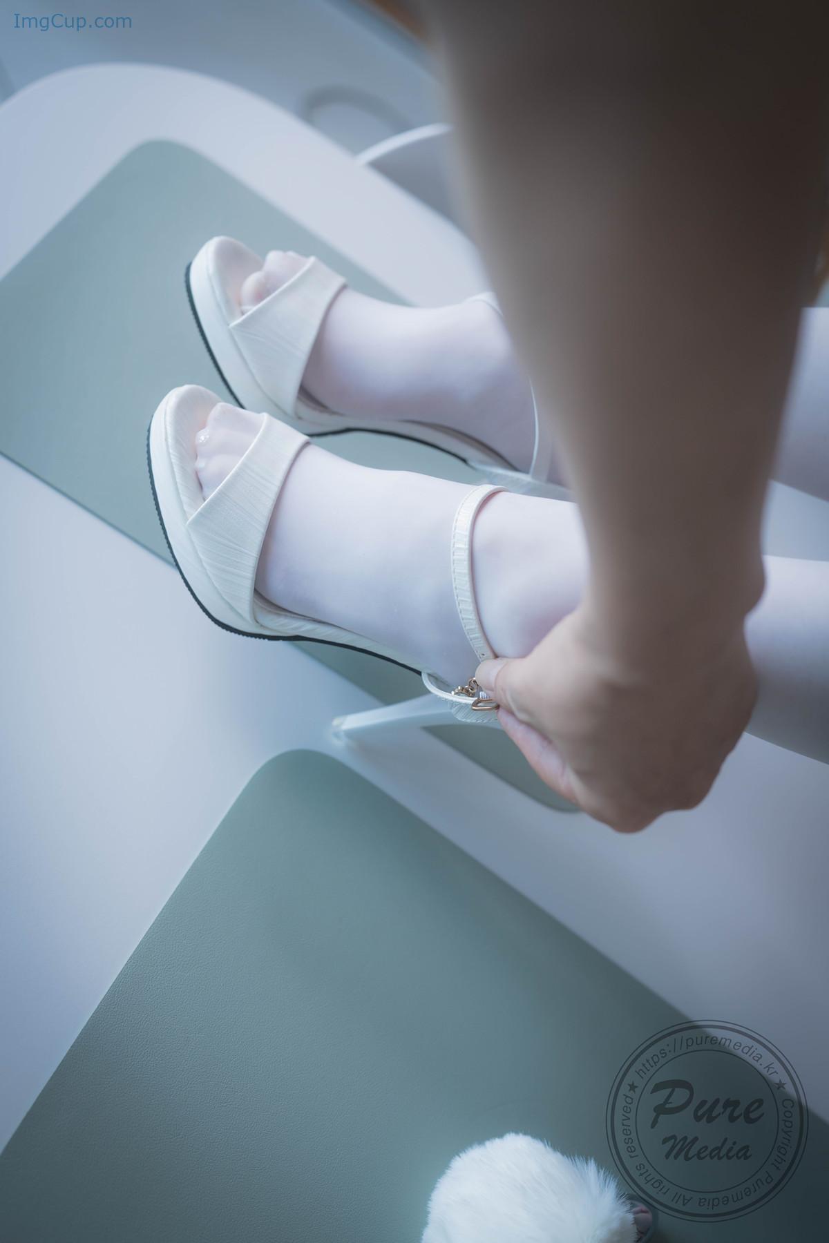 1726808679_676_Yeha-예하-PURE-MEDIA-Vol287-Gift-her-a-bunny-doll.jpg 1726808679 676 Yeha 예하 PURE MEDIA Vol287 Gift her a bunny doll