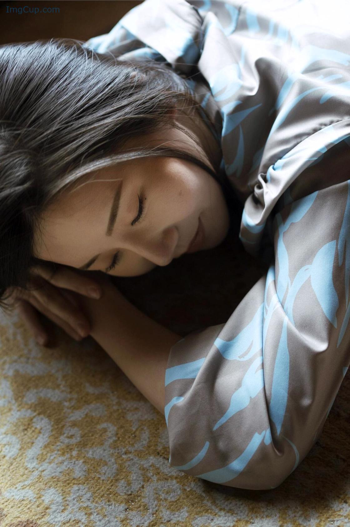 1726877203_228_謎の美女17-ファースト写真集-『ひとひらの舞』-Set01.jpg 1726877203 228 謎の美女17 ファースト写真集 『ひとひらの舞』 Set01