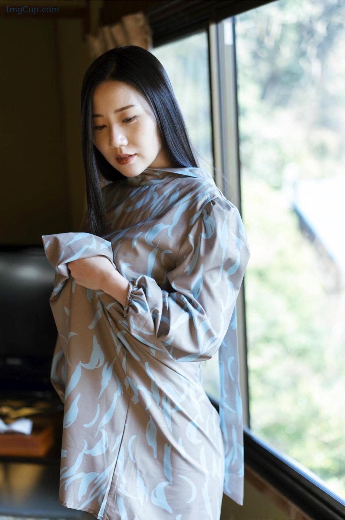 1726877208_715_謎の美女17-ファースト写真集-『ひとひらの舞』-Set01.jpg 1726877208 715 謎の美女17 ファースト写真集 『ひとひらの舞』 Set01