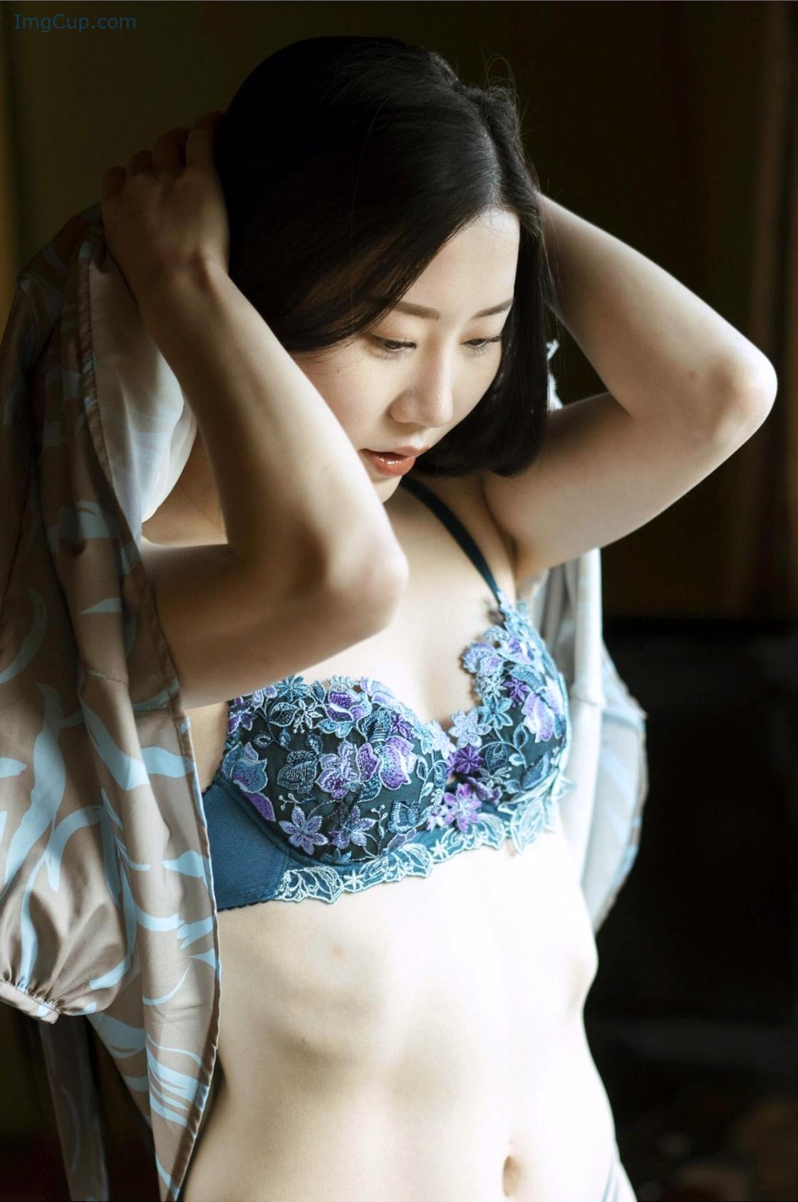 1726877213_113_謎の美女17-ファースト写真集-『ひとひらの舞』-Set01.jpg 1726877213 113 謎の美女17 ファースト写真集 『ひとひらの舞』 Set01