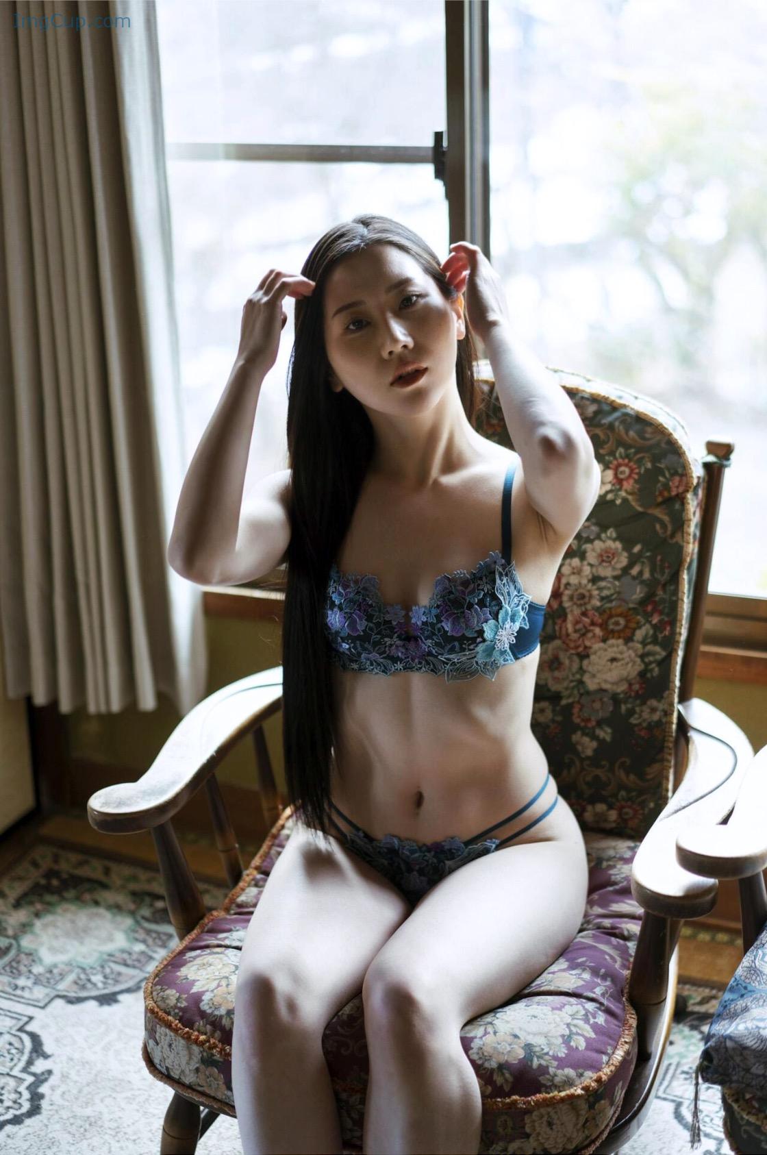 1726877229_805_謎の美女17-ファースト写真集-『ひとひらの舞』-Set01.jpg 1726877229 805 謎の美女17 ファースト写真集 『ひとひらの舞』 Set01